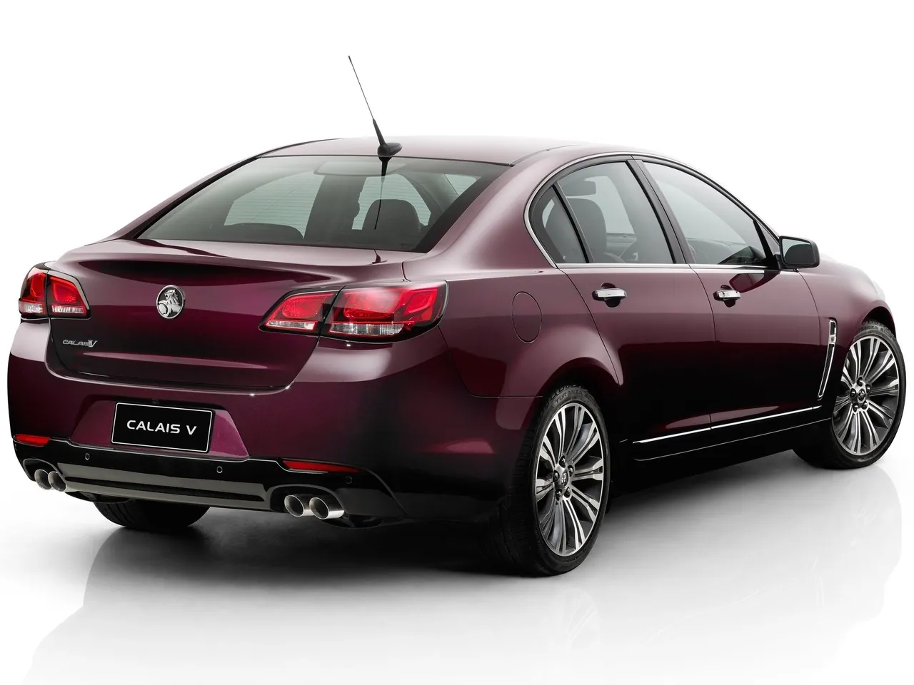 Holden VF Commodore Calais V (2014) – zadní tříčtvrteční pohled