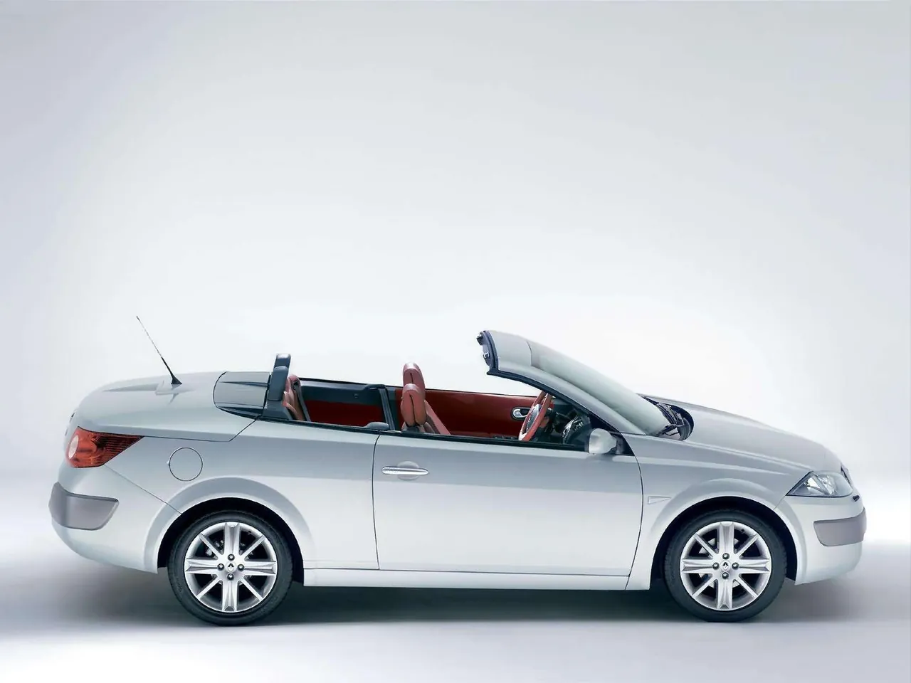 Renault Megane II CoupeCabriolet (2003) – boční profil