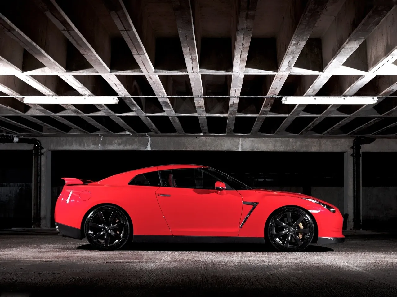 Nissan GT-R (2008) – boční profil
