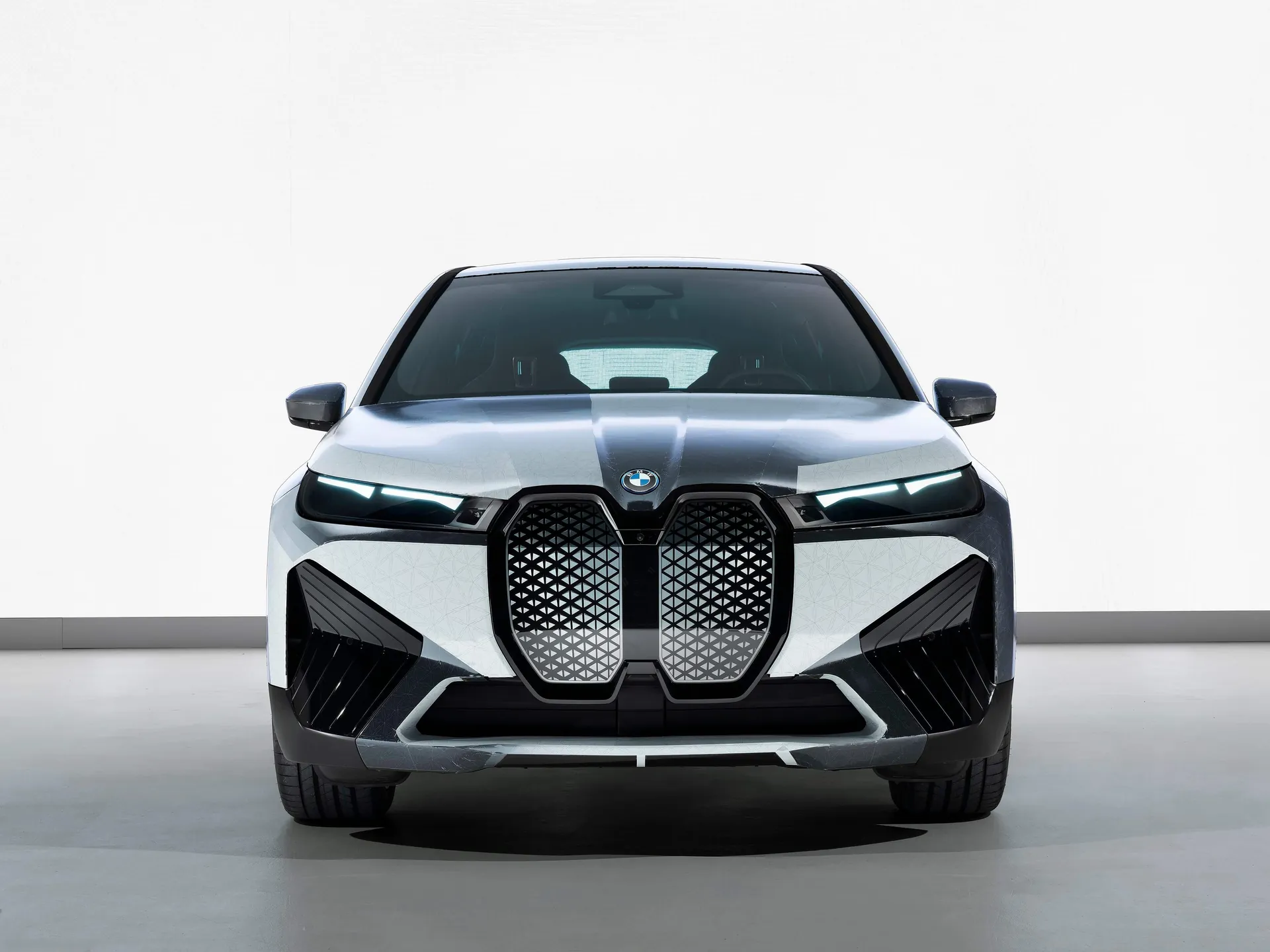 BMW iX Flow Concept (2022) – zepředu