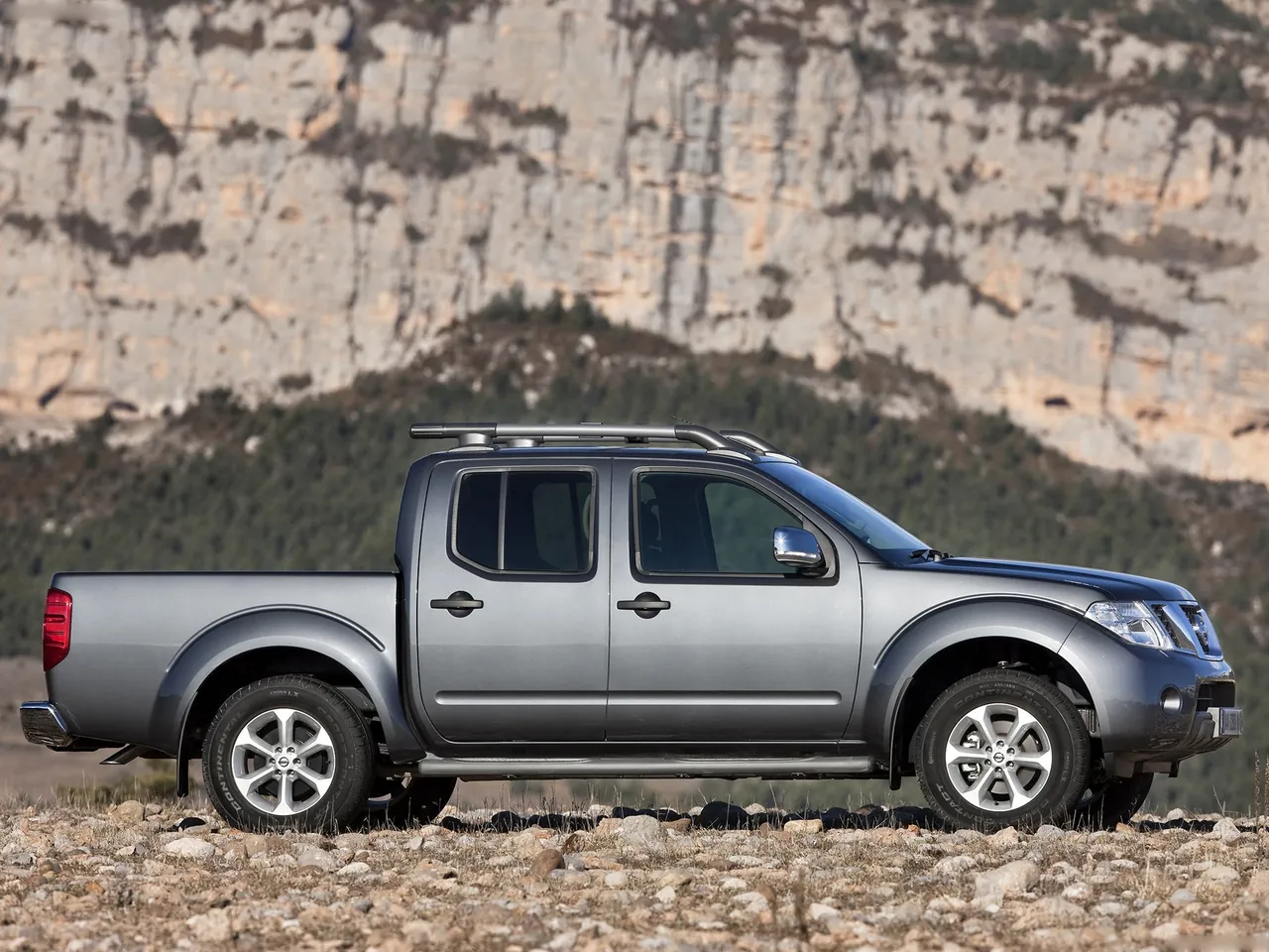 Nissan Navara (2010) – boční profil