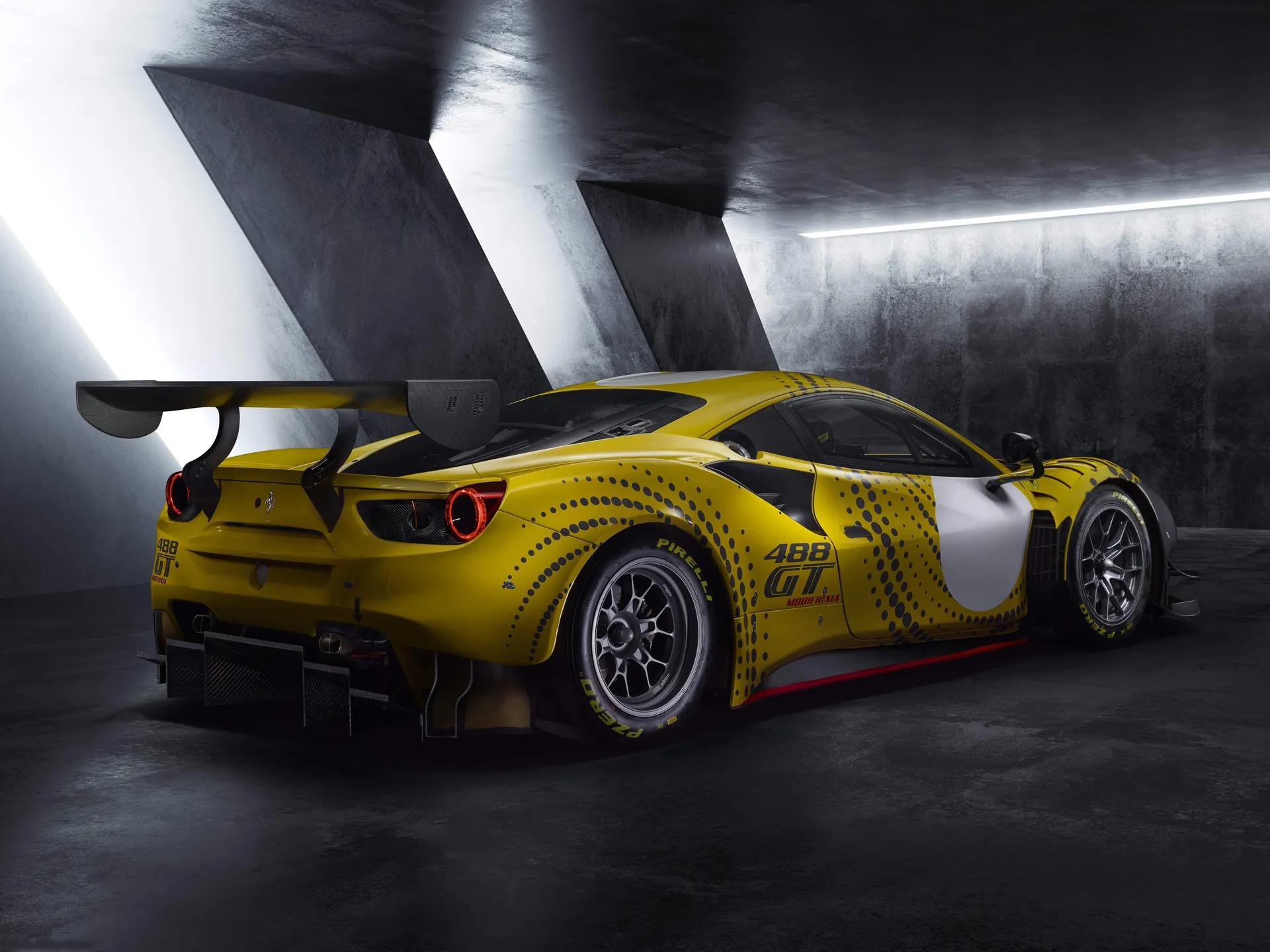 Ferrari 488 GT Modificata (2021) – zadní tříčtvrteční pohled
