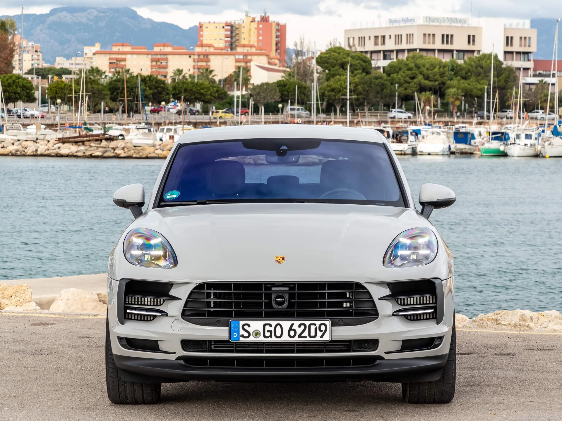 Porsche Macan S (2019) - Front