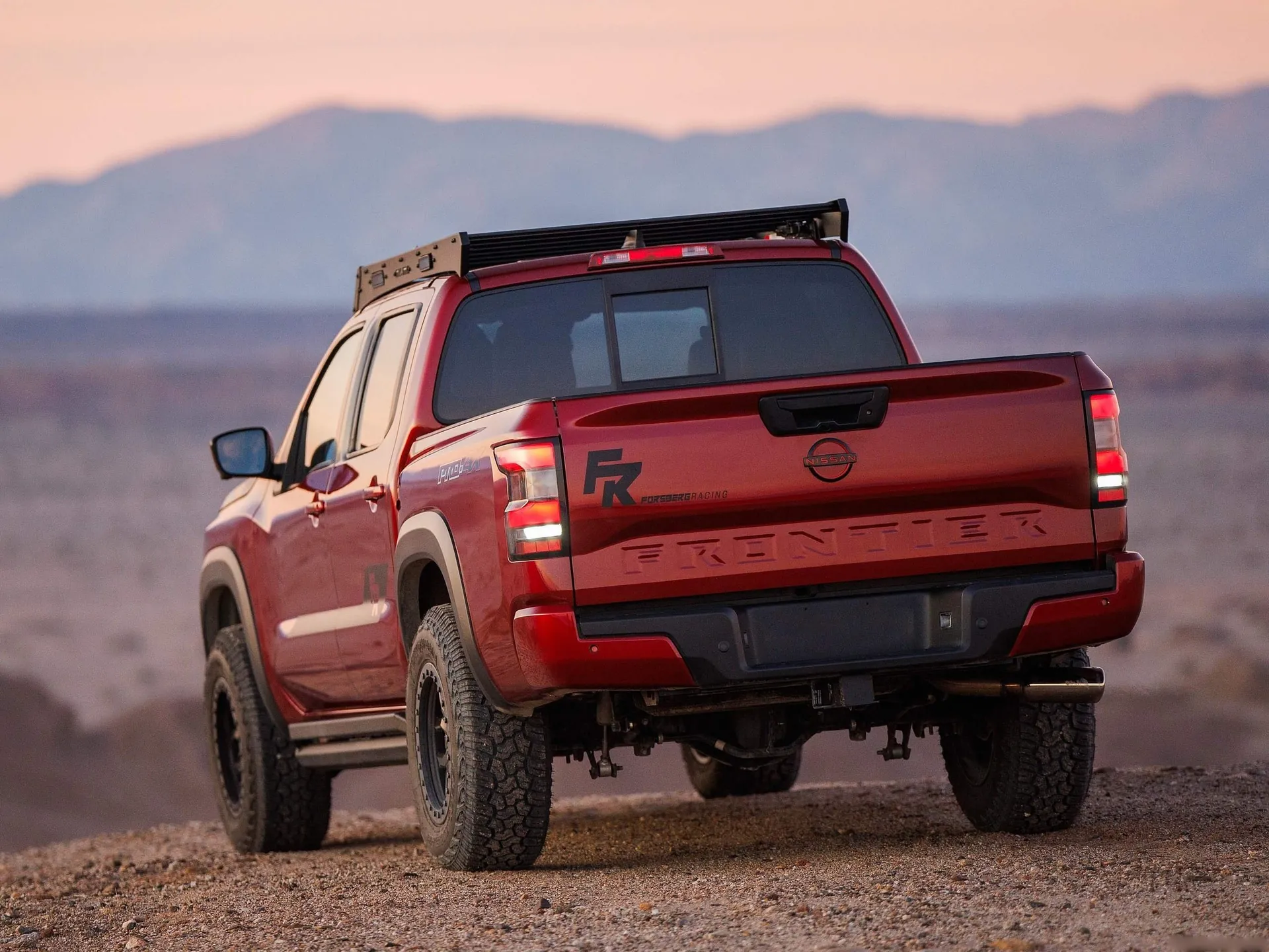 Nissan Frontier Forsberg Edition (2024) – zadní tříčtvrteční pohled