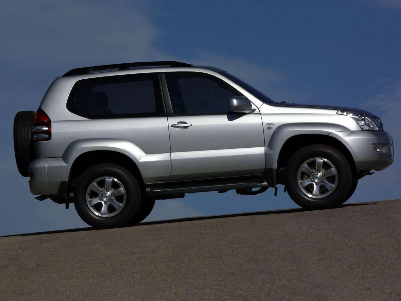 Toyota Land Cruiser 3d (2003) - Side Profile