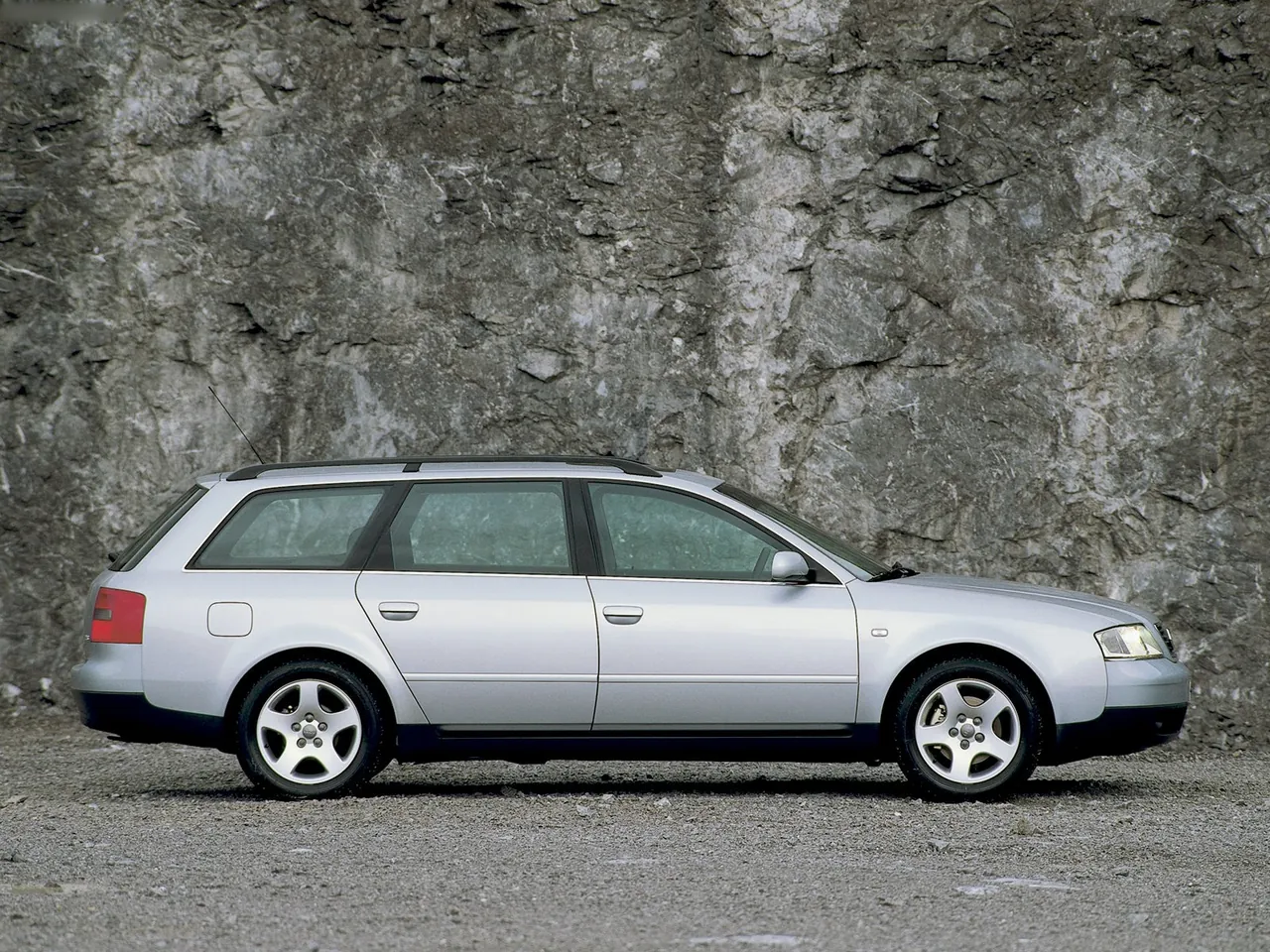 Audi A6 Avant (1998) – boční profil