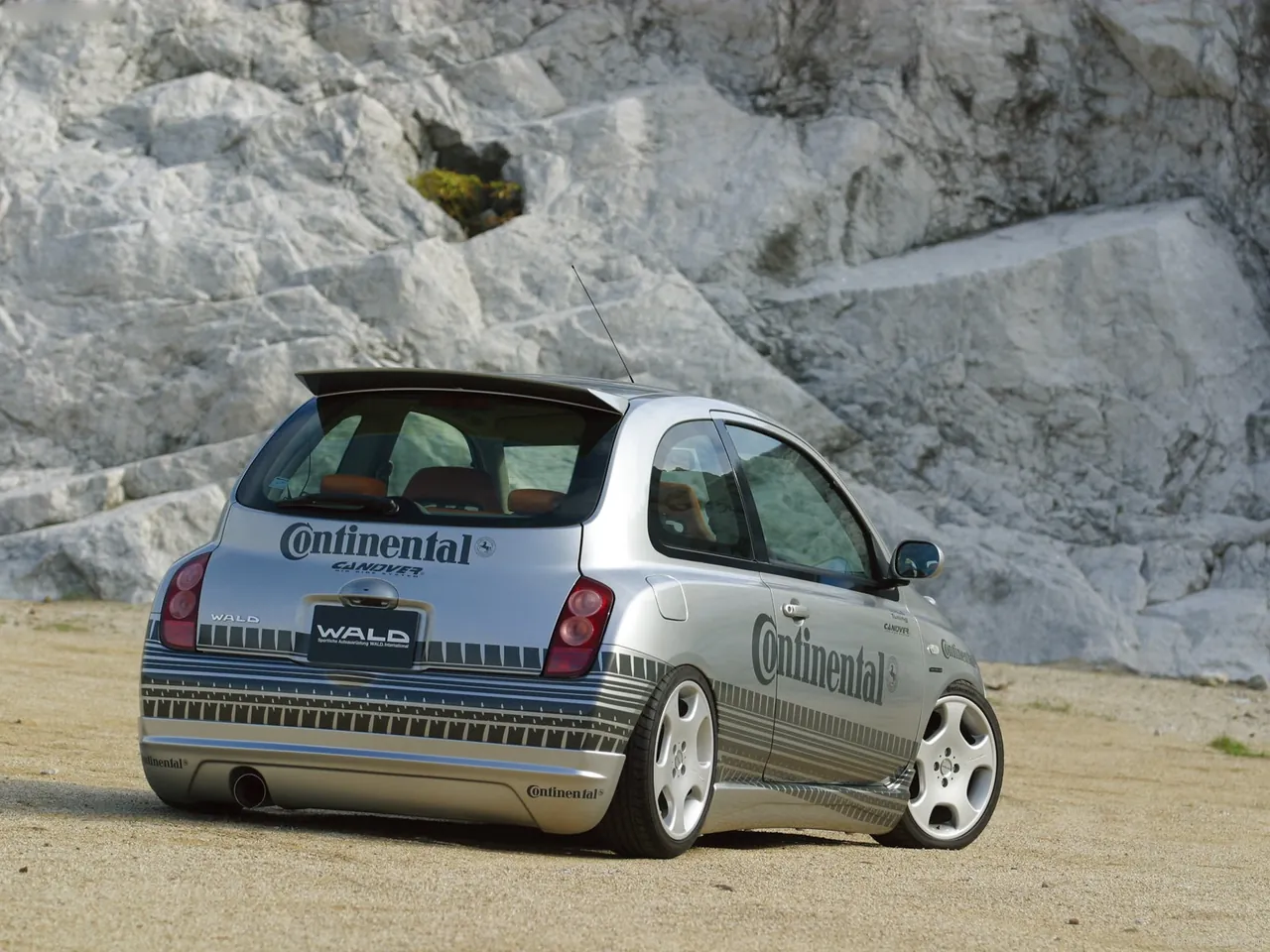 Wald Nissan March (2003) – zadní tříčtvrteční pohled