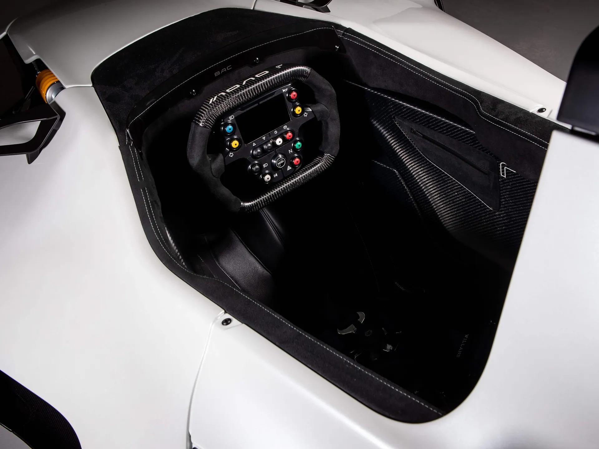BAC Mono R (2020) – interiér