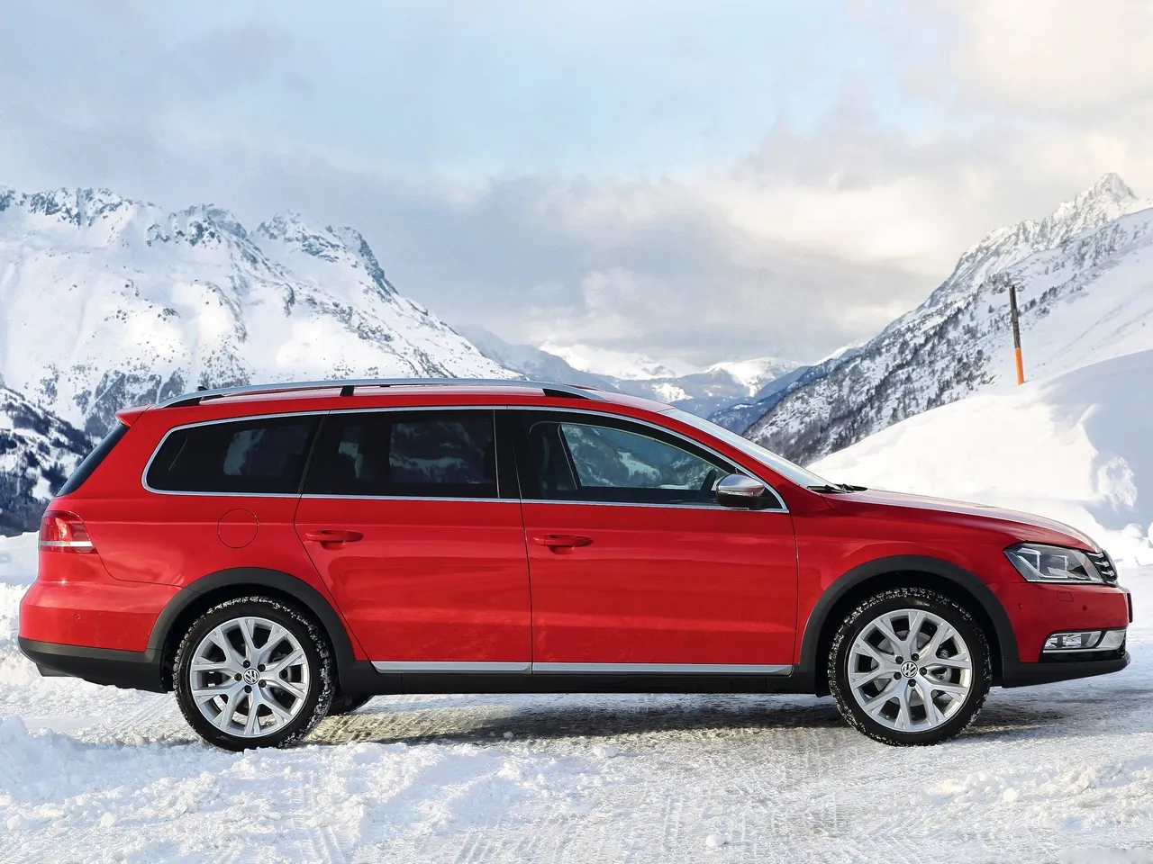 Volkswagen Passat Alltrack (2013) – boční profil