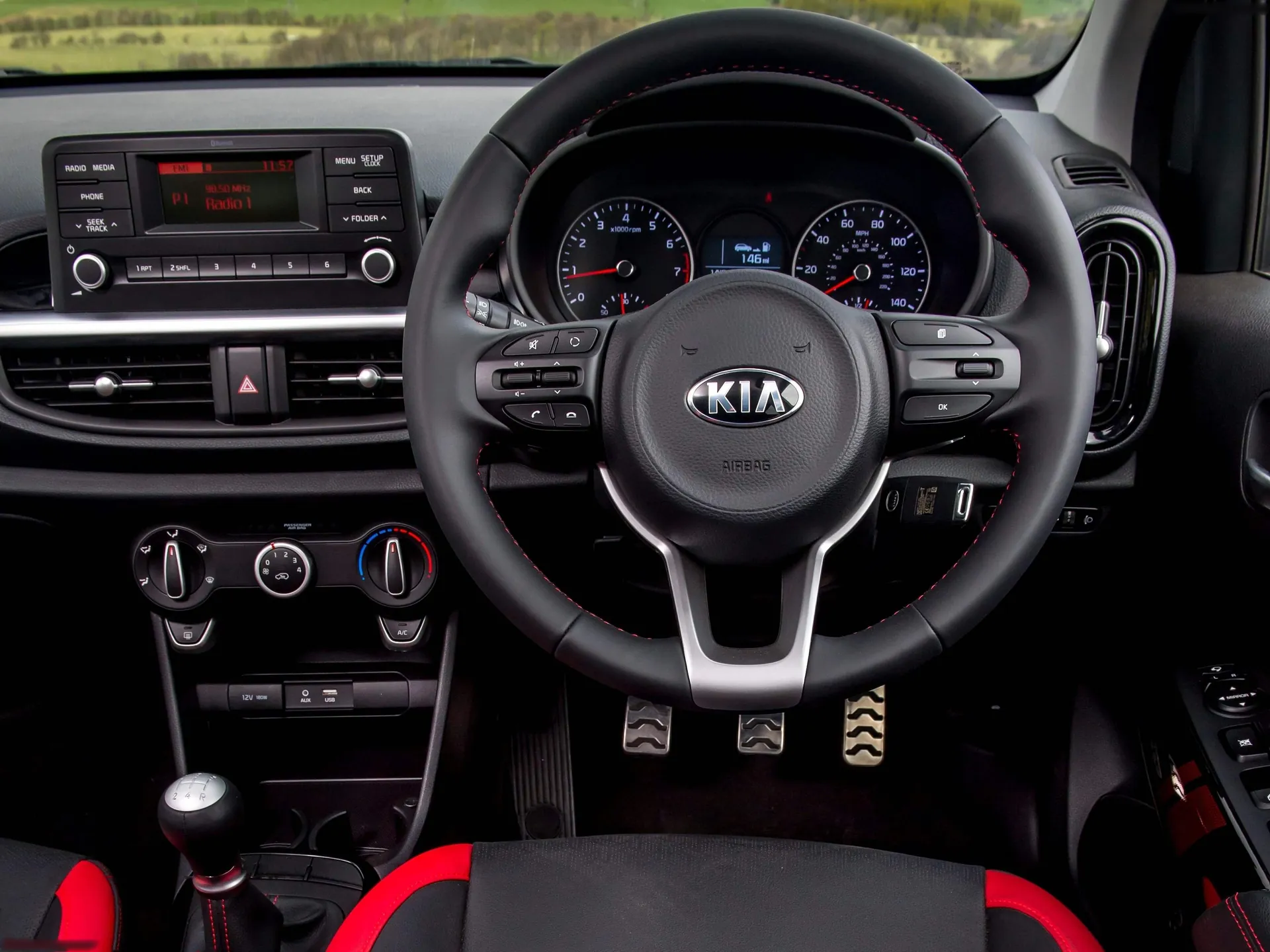 Kia Picanto GT-Line [UK] (2017) – interiér