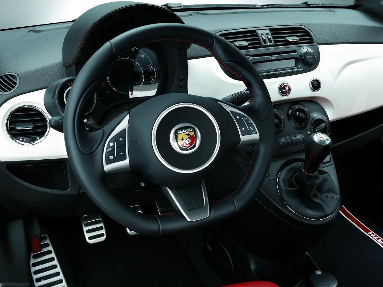 Fiat 500 Abarth (2009) – interiér