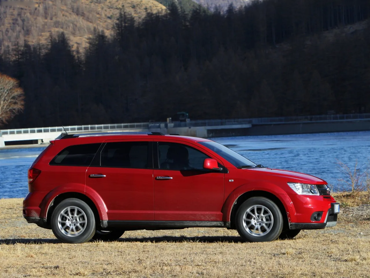 Fiat Freemont AWD (2012) – boční profil