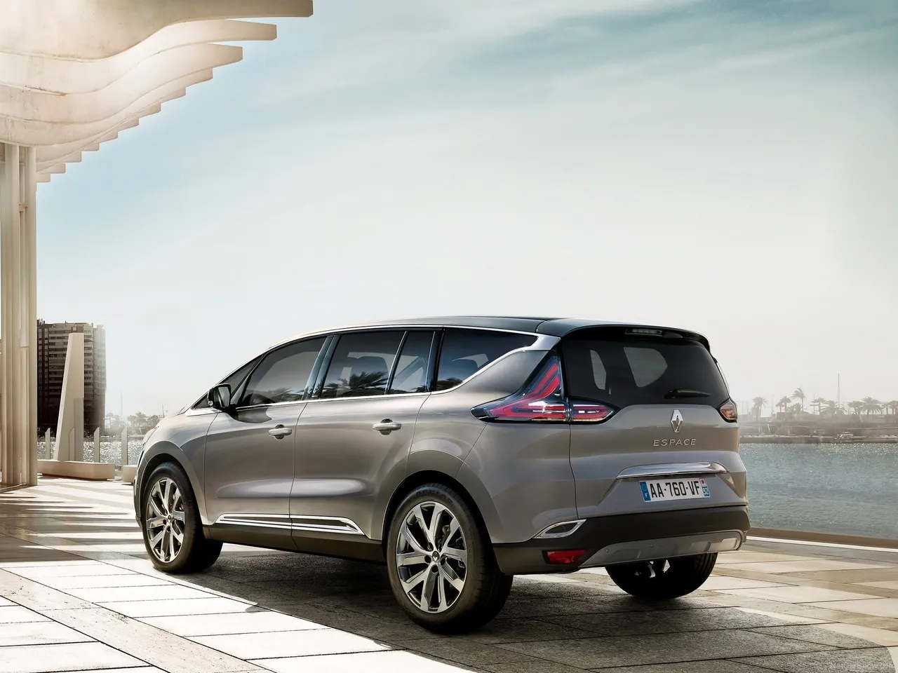 Renault Espace (2015) – zadní tříčtvrteční pohled