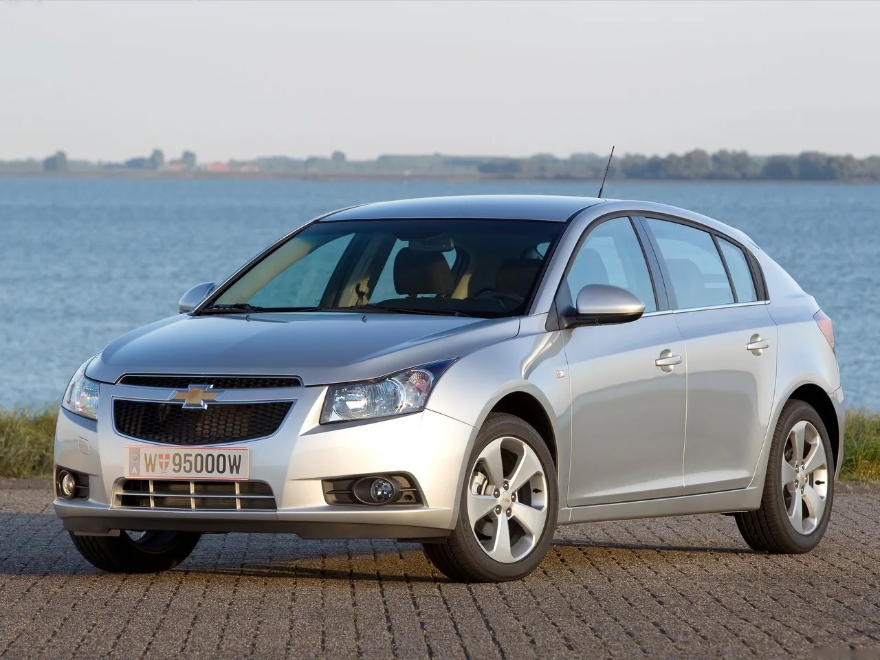 Chevrolet Cruze Hatchback (2012)