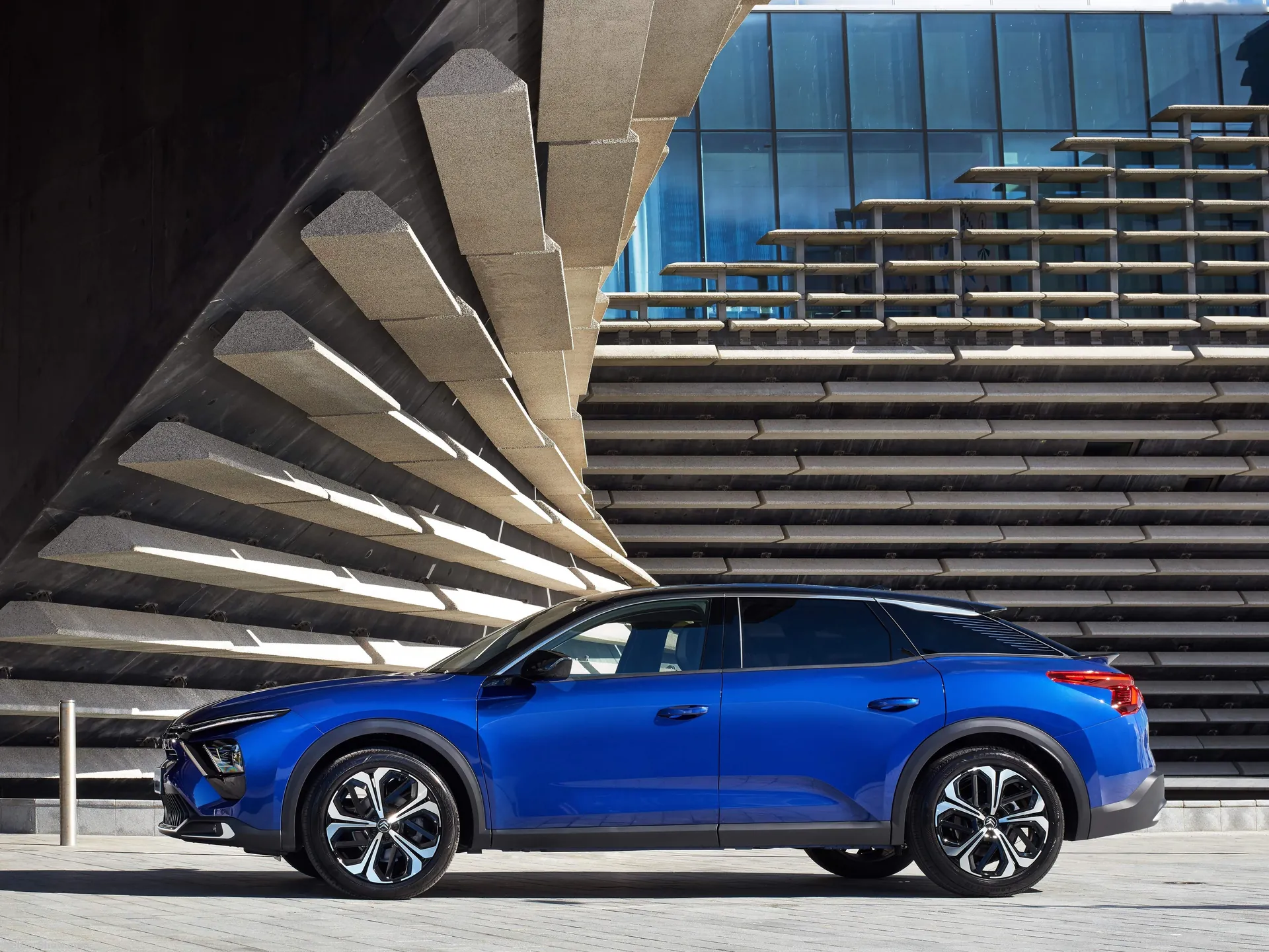 Citroen C5 X [UK] (2022) – boční profil