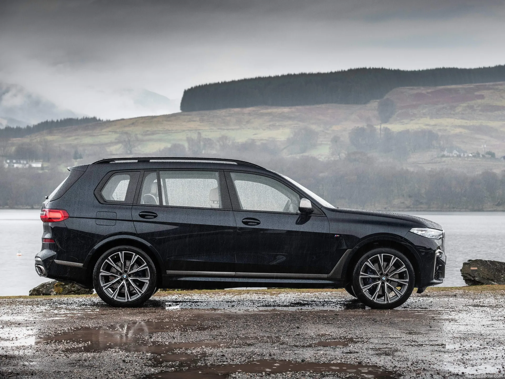 BMW X7 [UK] (2019) – boční profil
