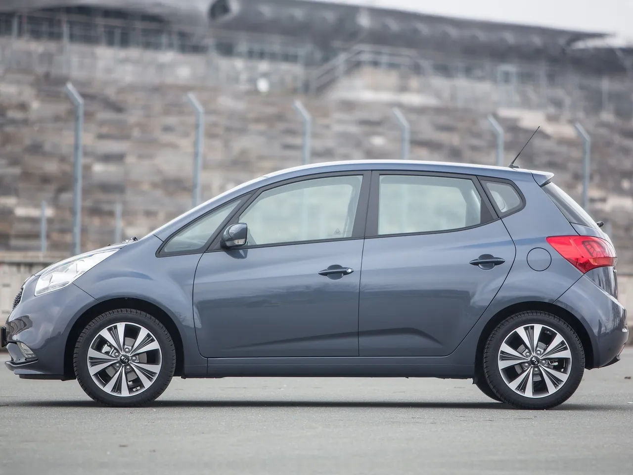 Kia Venga (2015) – boční profil