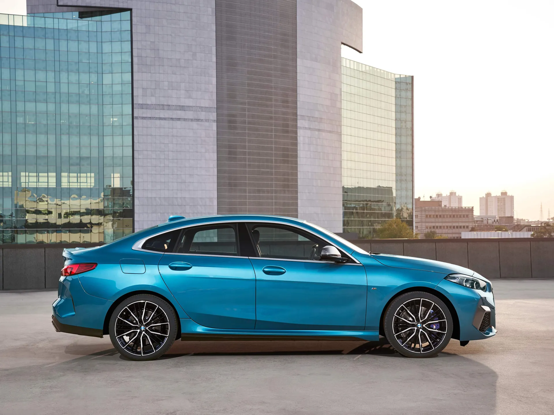 BMW M235i xDrive Gran Coupe (2020) – boční profil