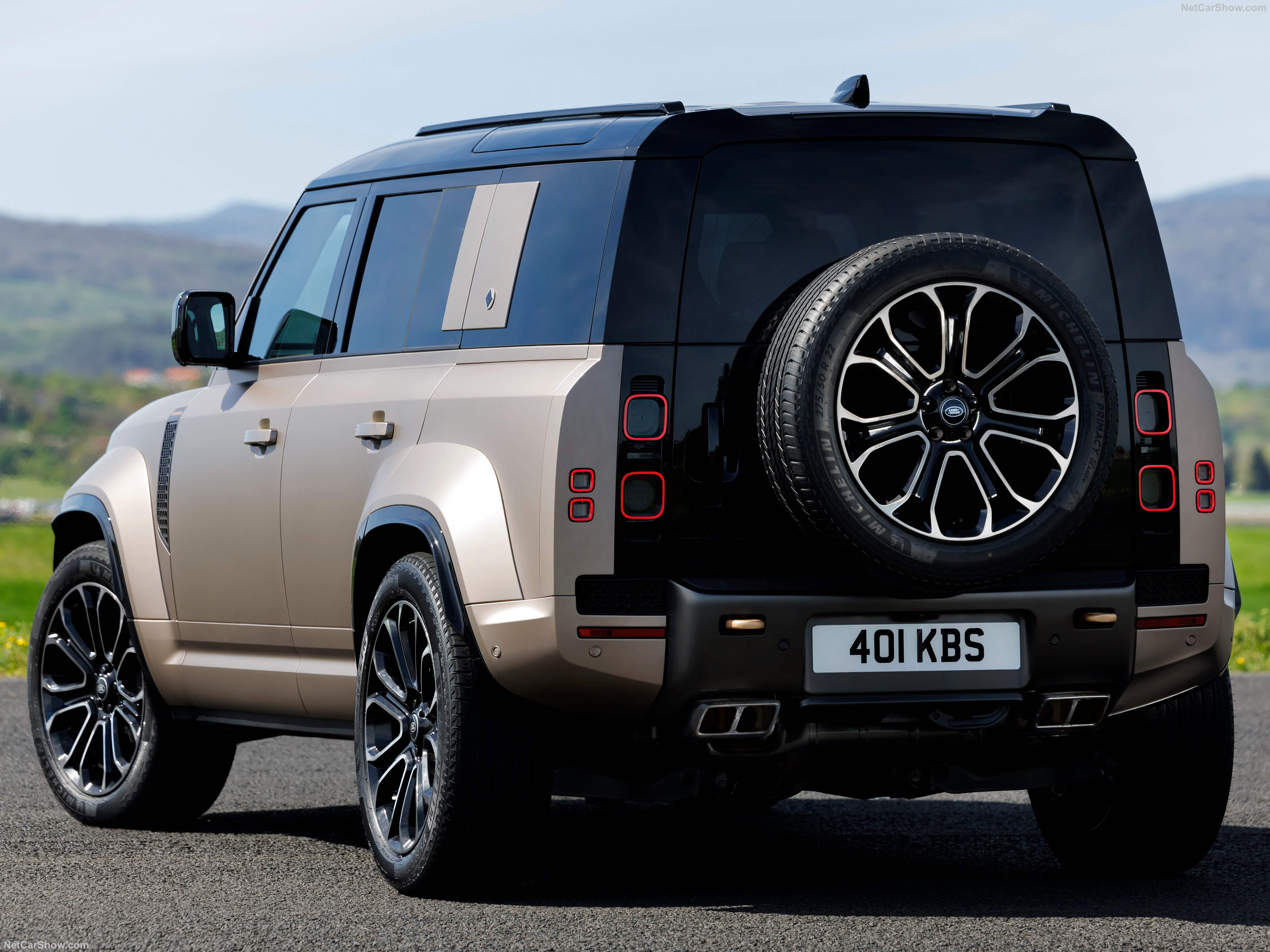 Land Rover Defender Octa (2025) – zadní tříčtvrteční pohled