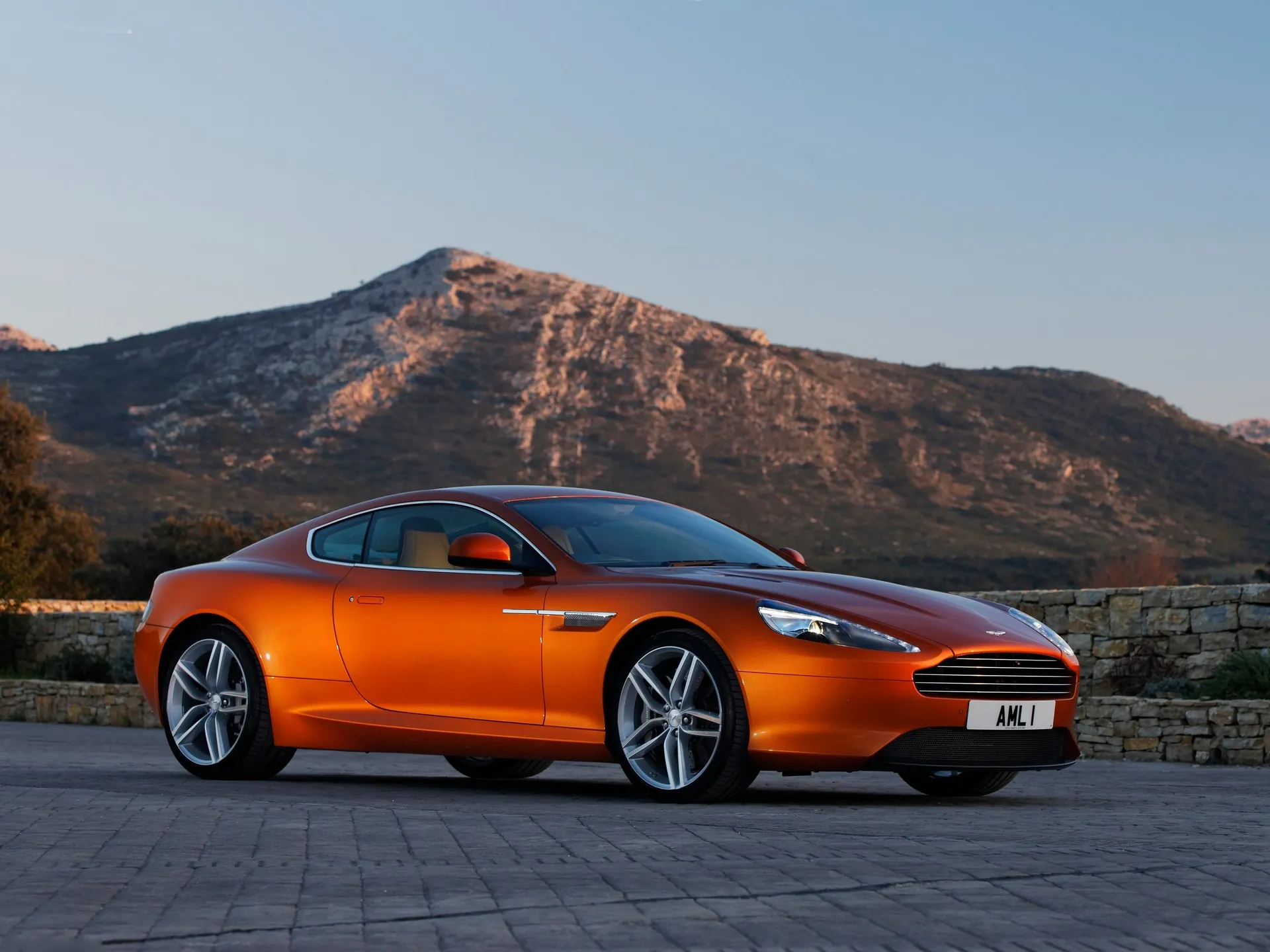 Aston Martin Virage (2012)