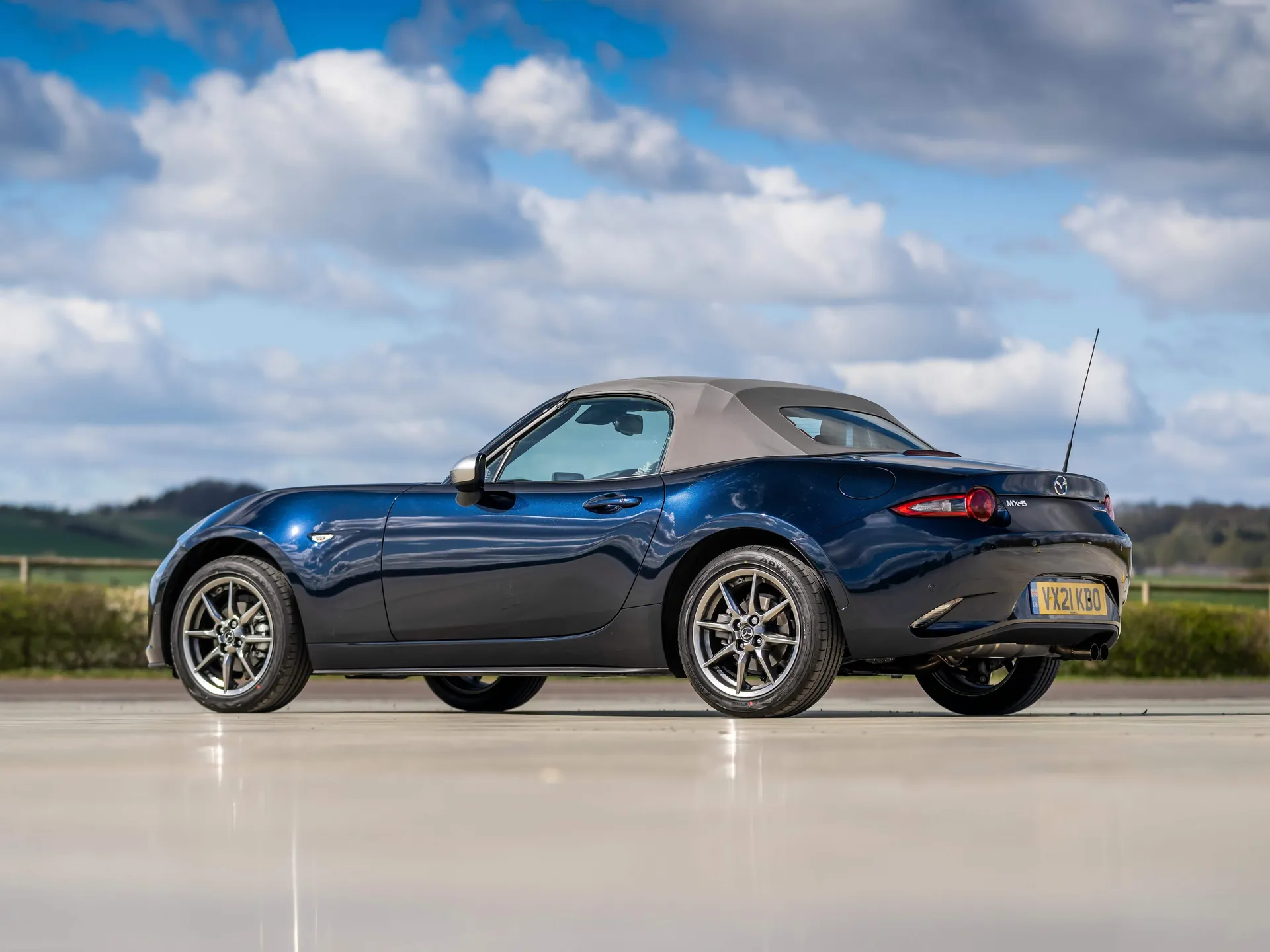 Mazda MX-5 Sport Venture (2021) - Rear Three-Quarter
