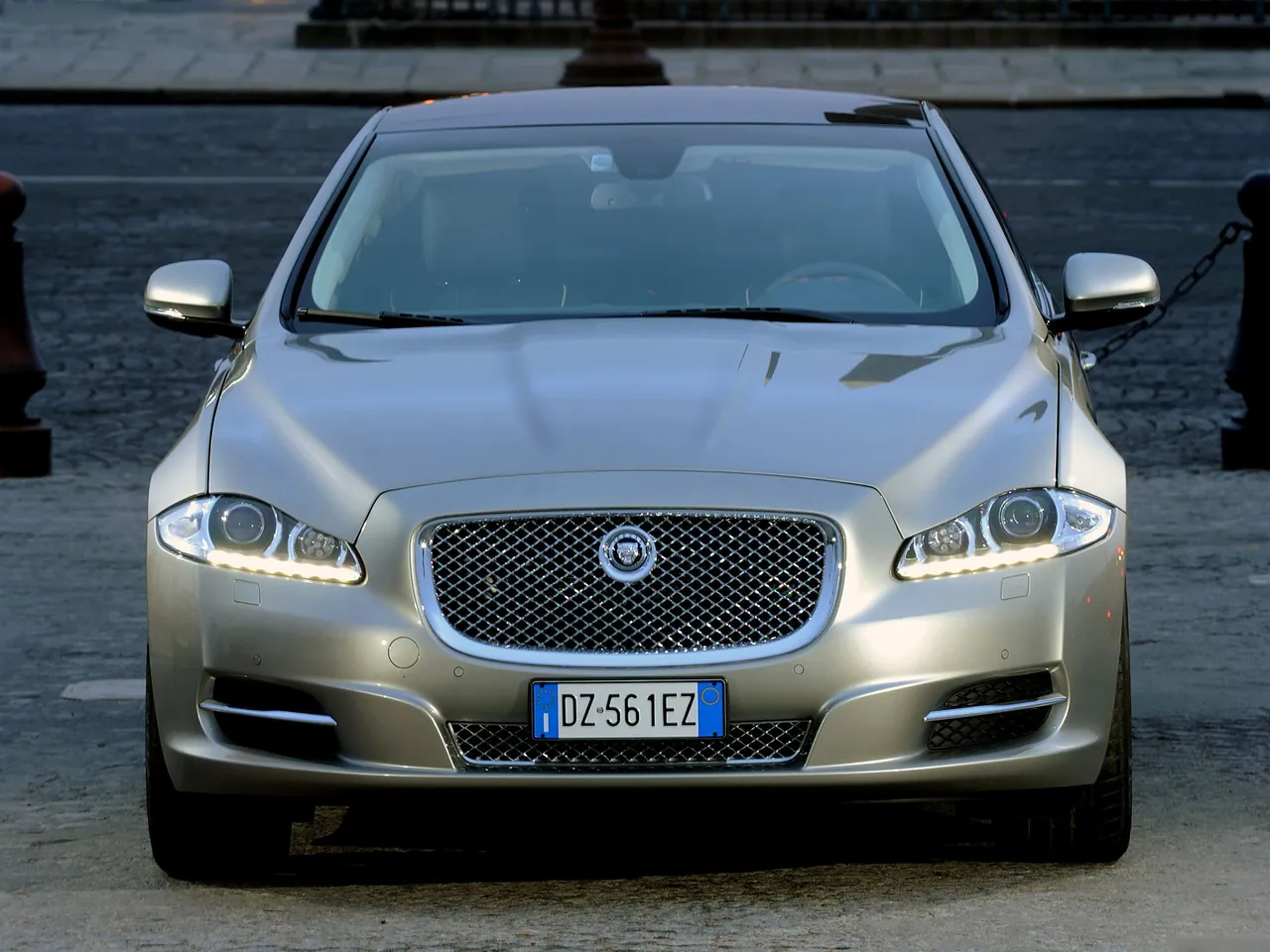 Jaguar XJ (2010) – zepředu