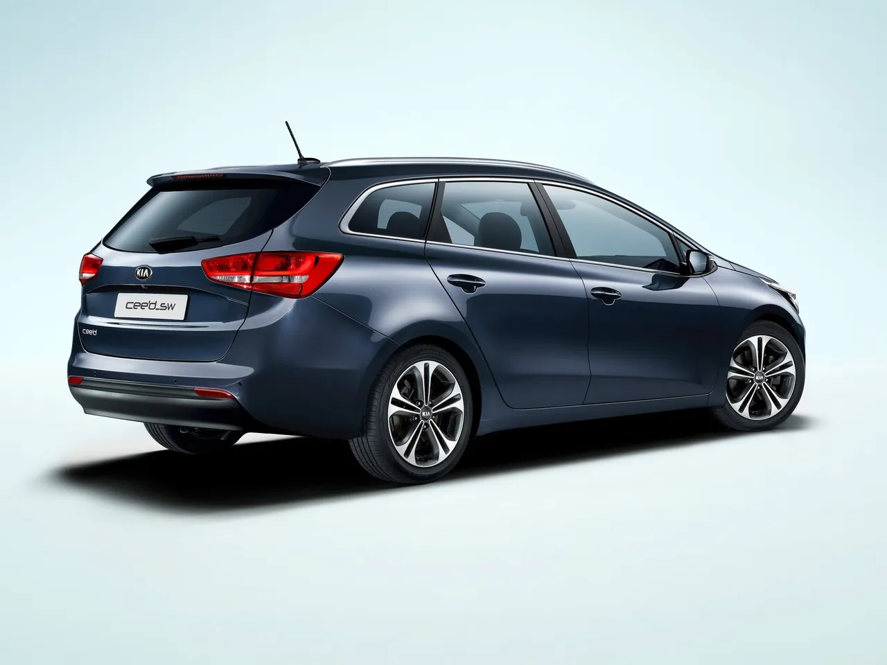 Kia Ceed SW (2016) – zadní tříčtvrteční pohled