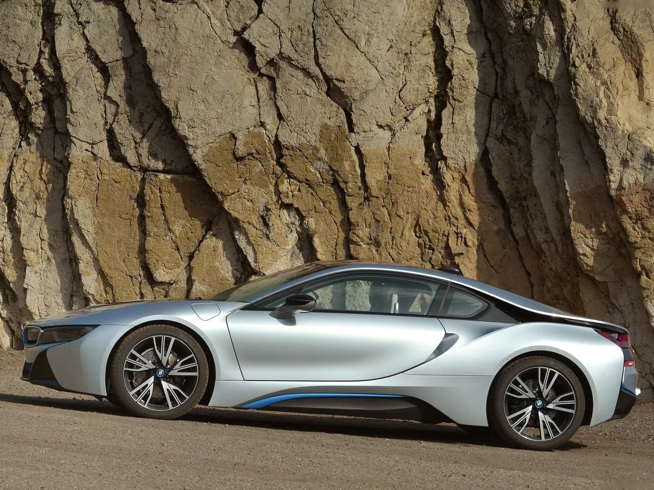 BMW i8 (2015) – boční profil
