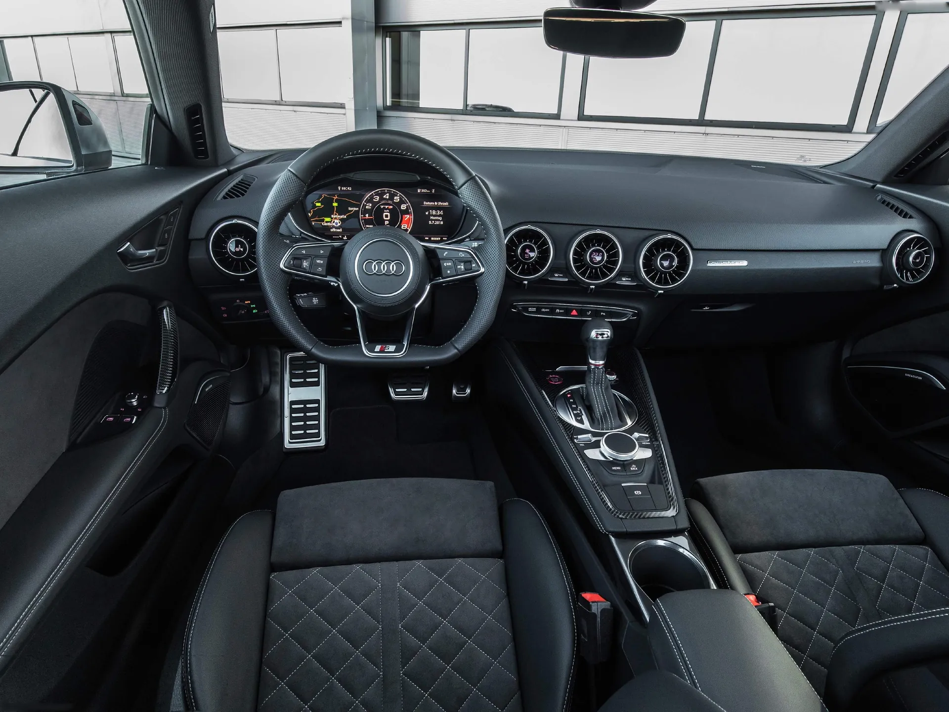 Audi TTS Coupe (2019) – interiér