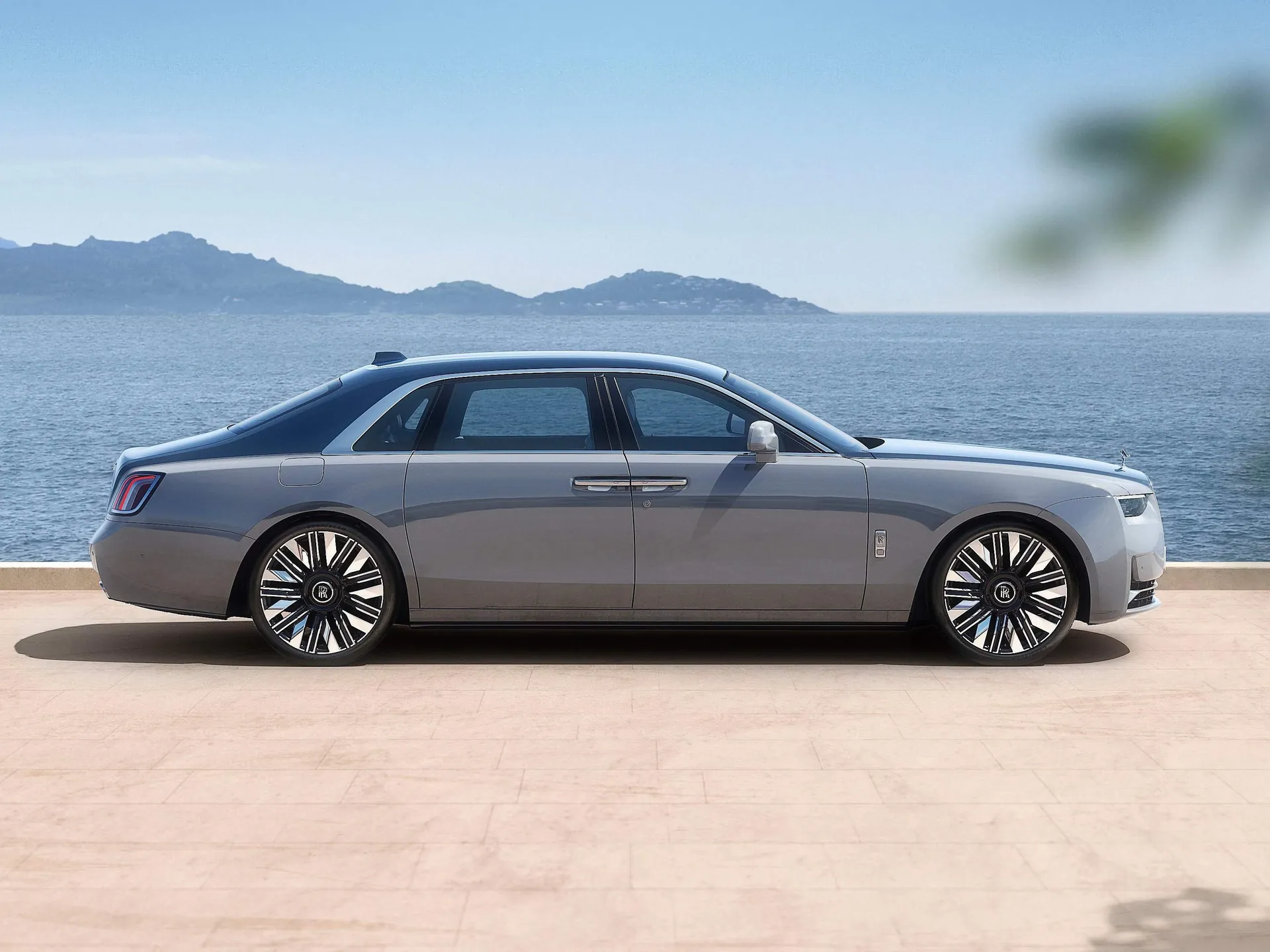 Rolls-Royce Ghost Extended Series II (2025) - Side Profile