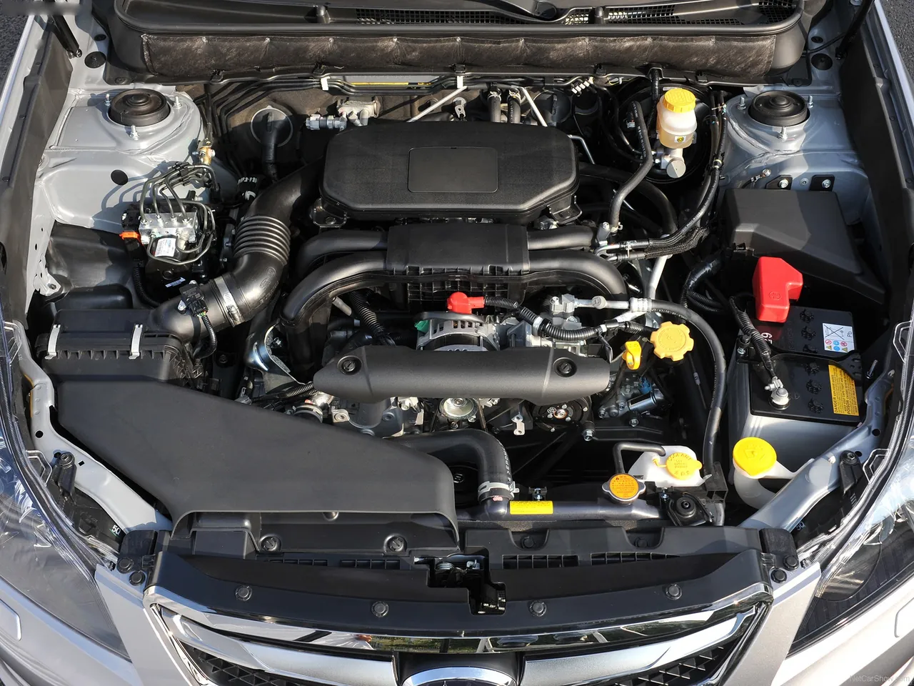 Subaru Legacy Tourer (2010) – motorový prostor