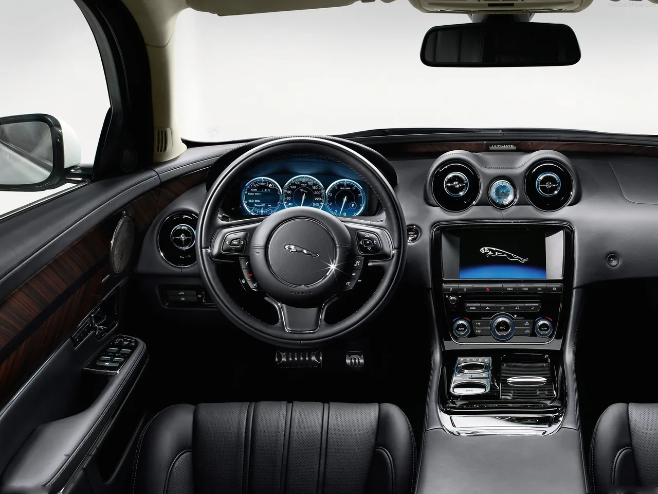 Jaguar XJ Ultimate (2013) – interiér