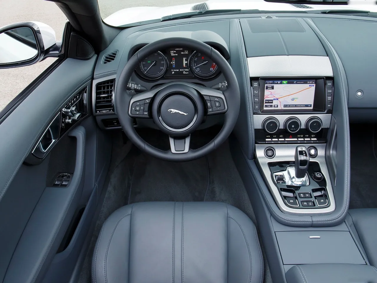 Jaguar F-Type V6 (2014) – interiér