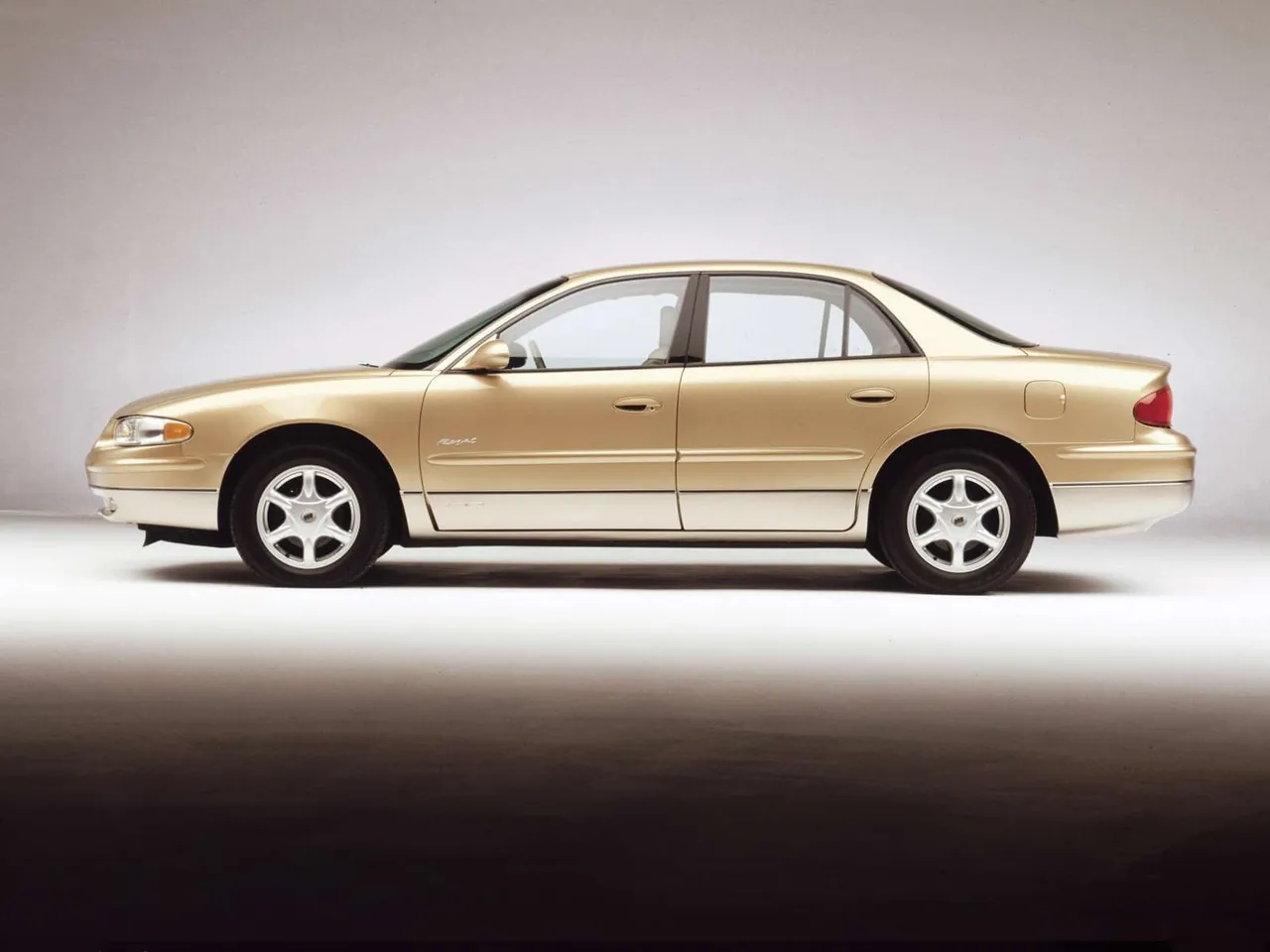 Buick Regal (2001) – boční profil