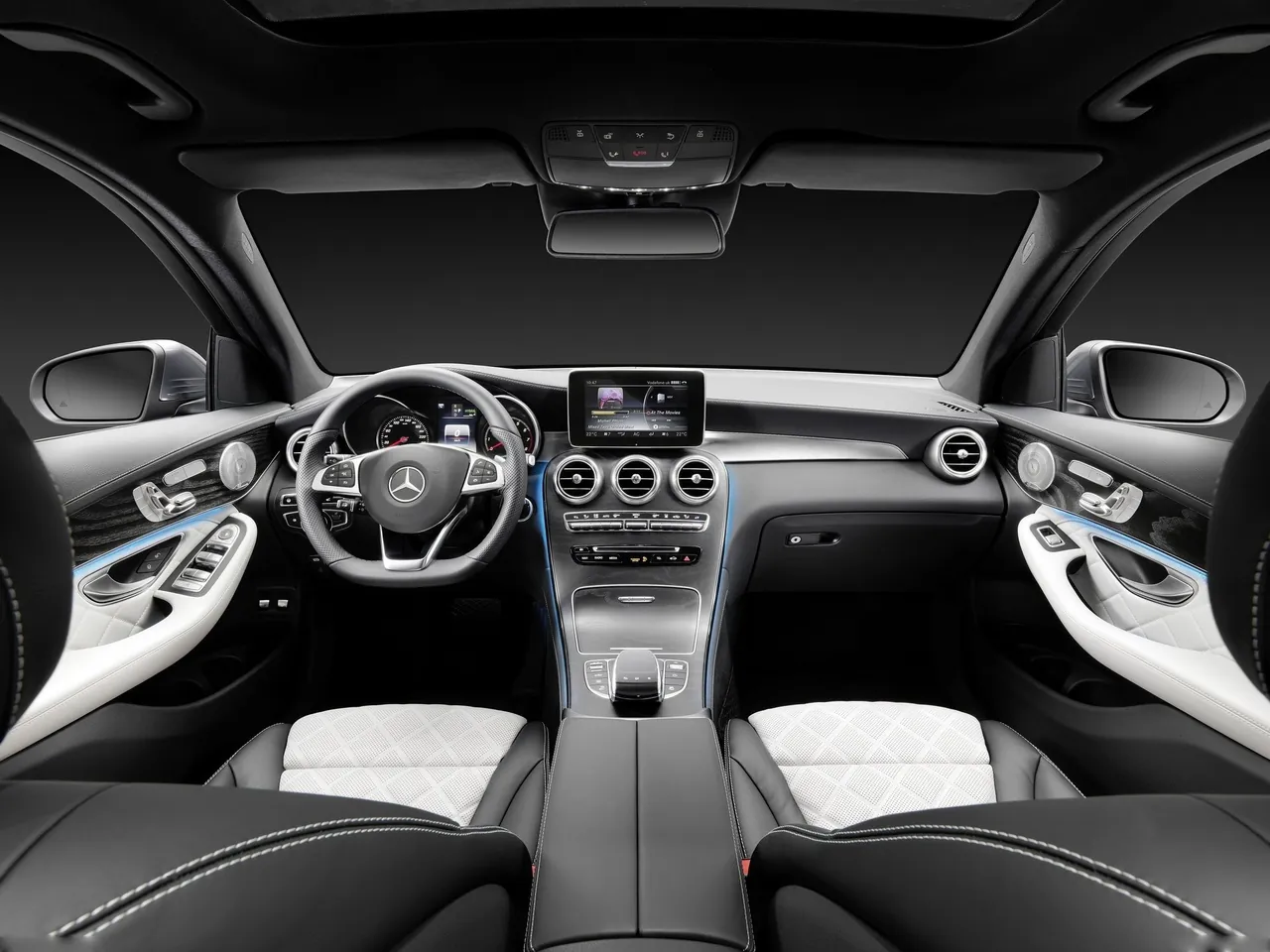 Mercedes-Benz GLC (2016) - Interior