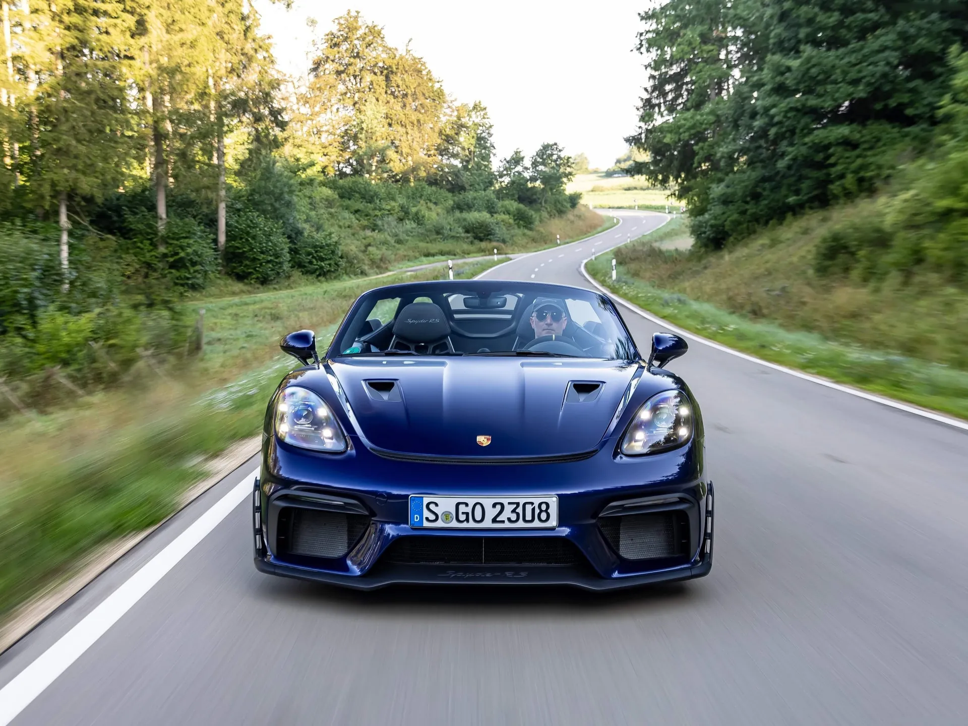 Porsche 718 Spyder RS Gentian Blue Metallic (2024) – zepředu