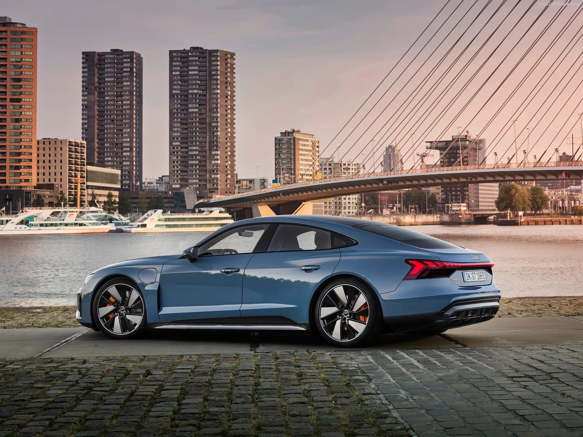 Audi e-tron GT quattro (2022) - Rear Three-Quarter