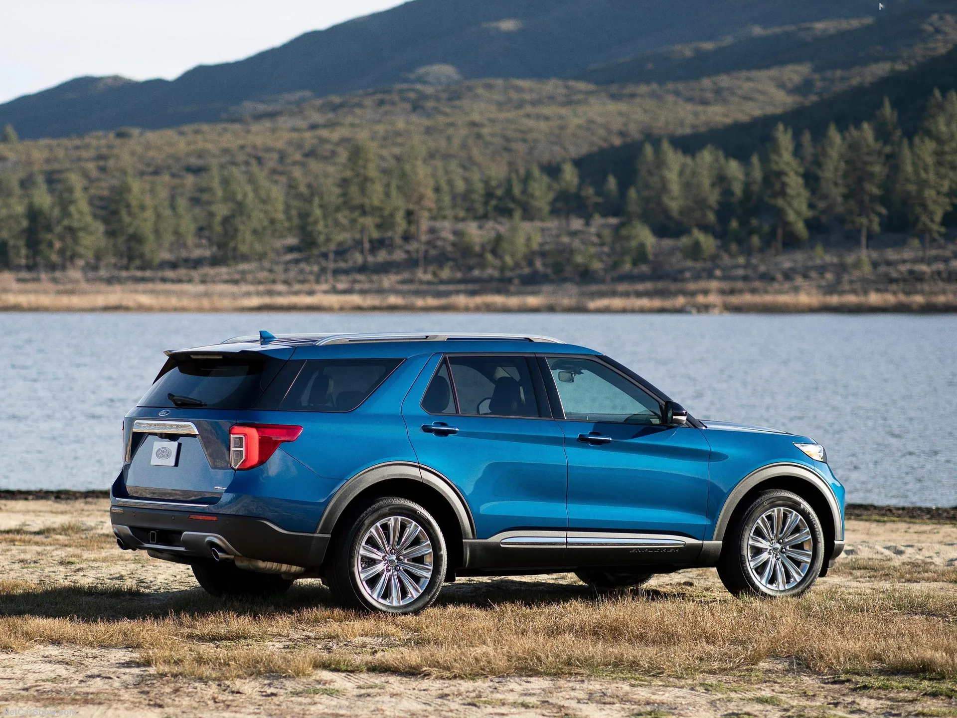 Ford Explorer (2020) – zadní tříčtvrteční pohled