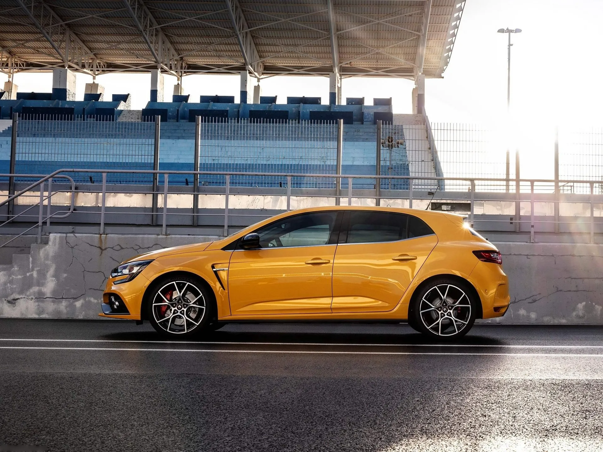 Renault Megane RS Trophy (2019) – boční profil
