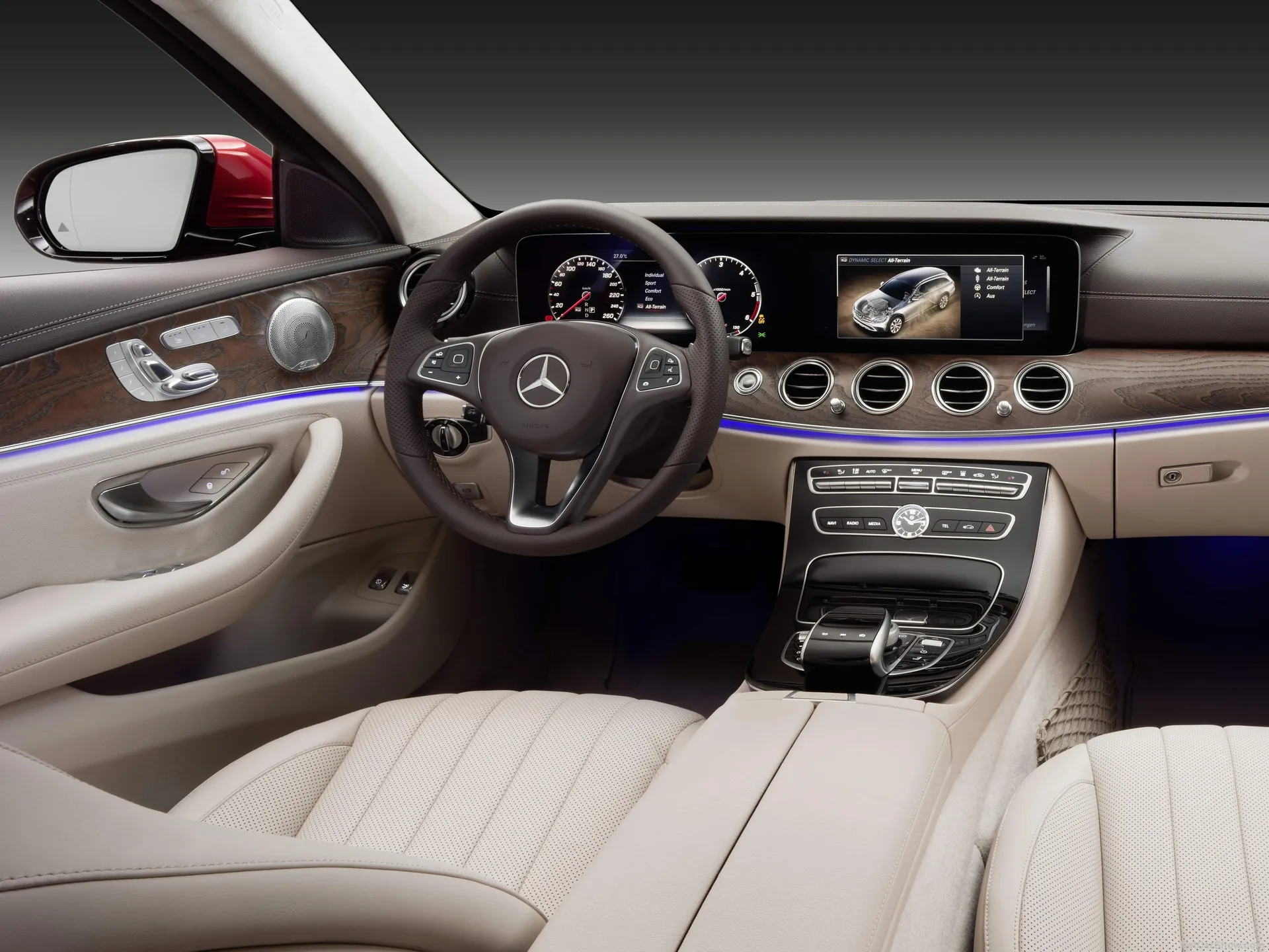 Mercedes-Benz E-Class All-Terrain (2017) – interiér