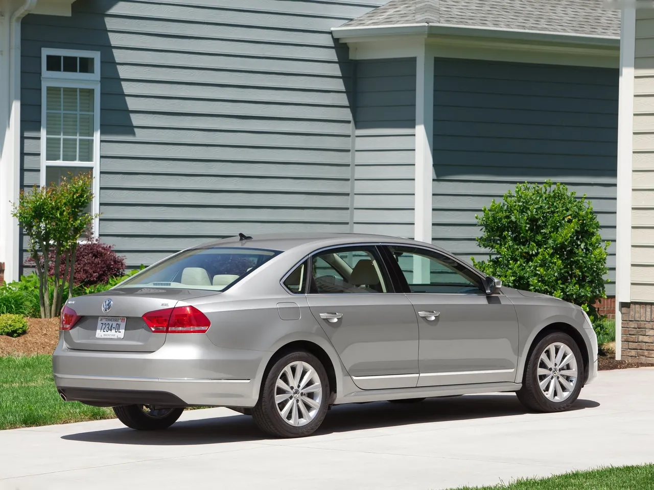 Volkswagen Passat [US] (2012) – zadní tříčtvrteční pohled