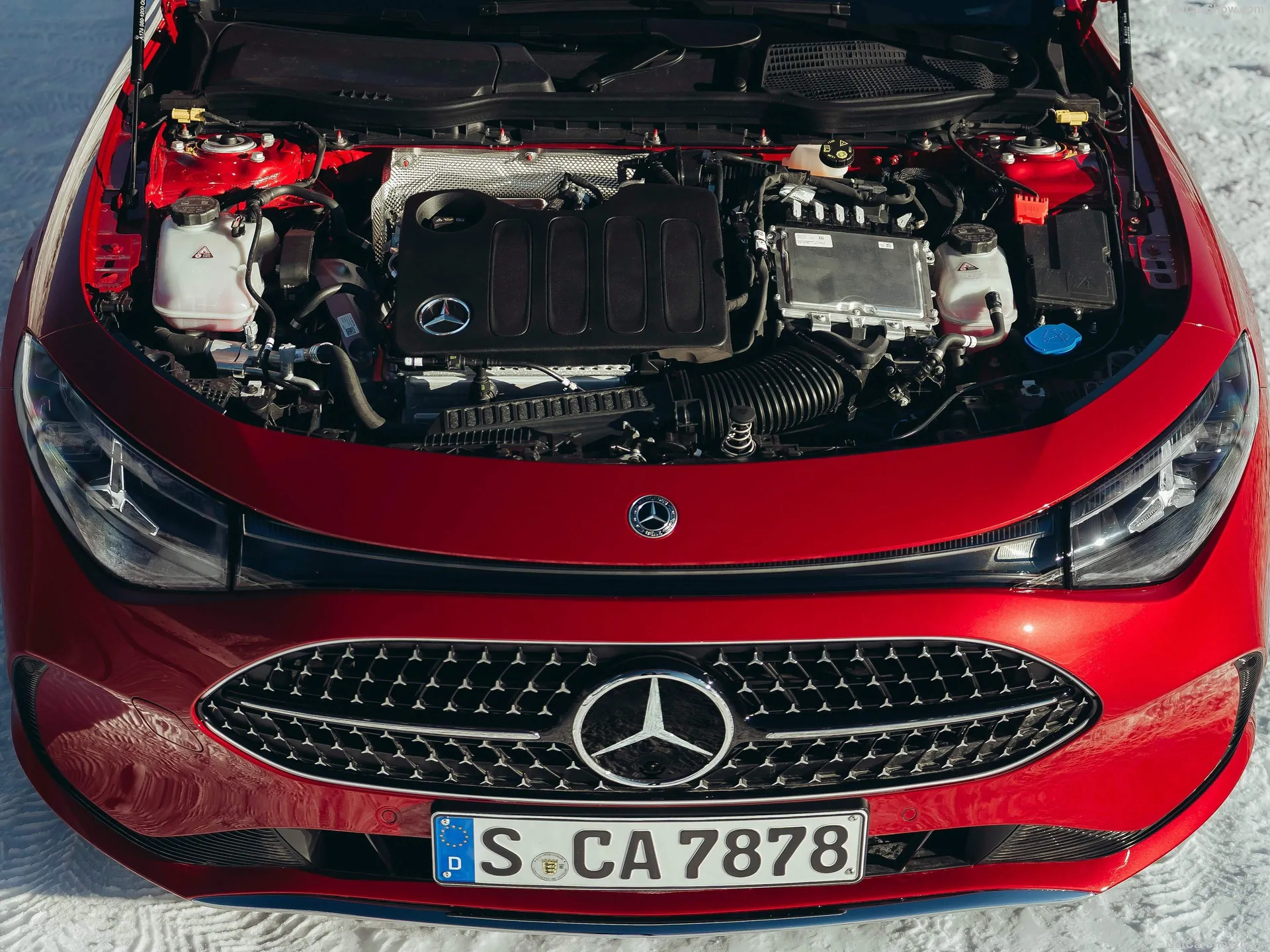 Mercedes-Benz CLA hybrid (2026) – motorový prostor
