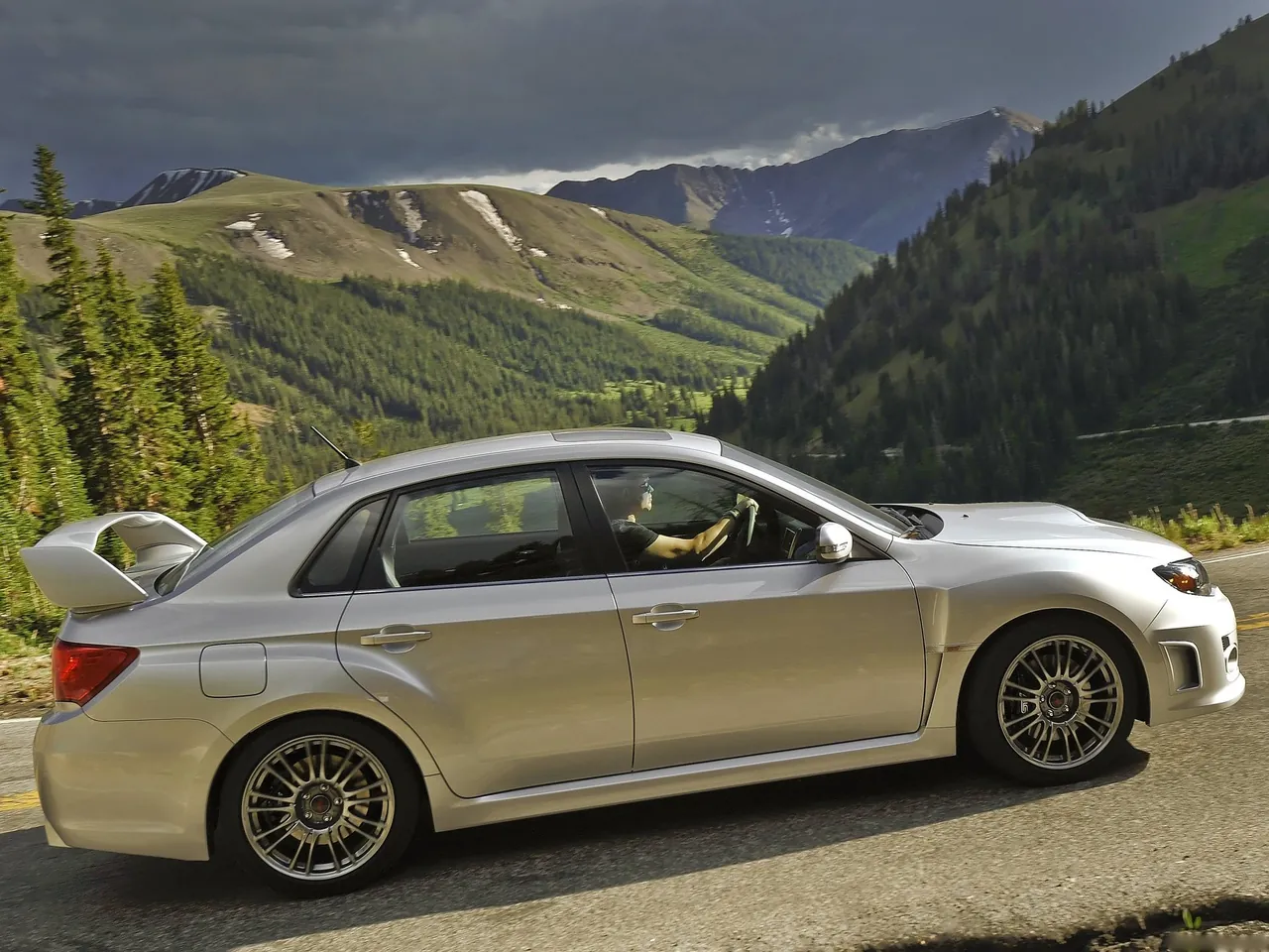 Subaru Impreza WRX STI (2011) – boční profil