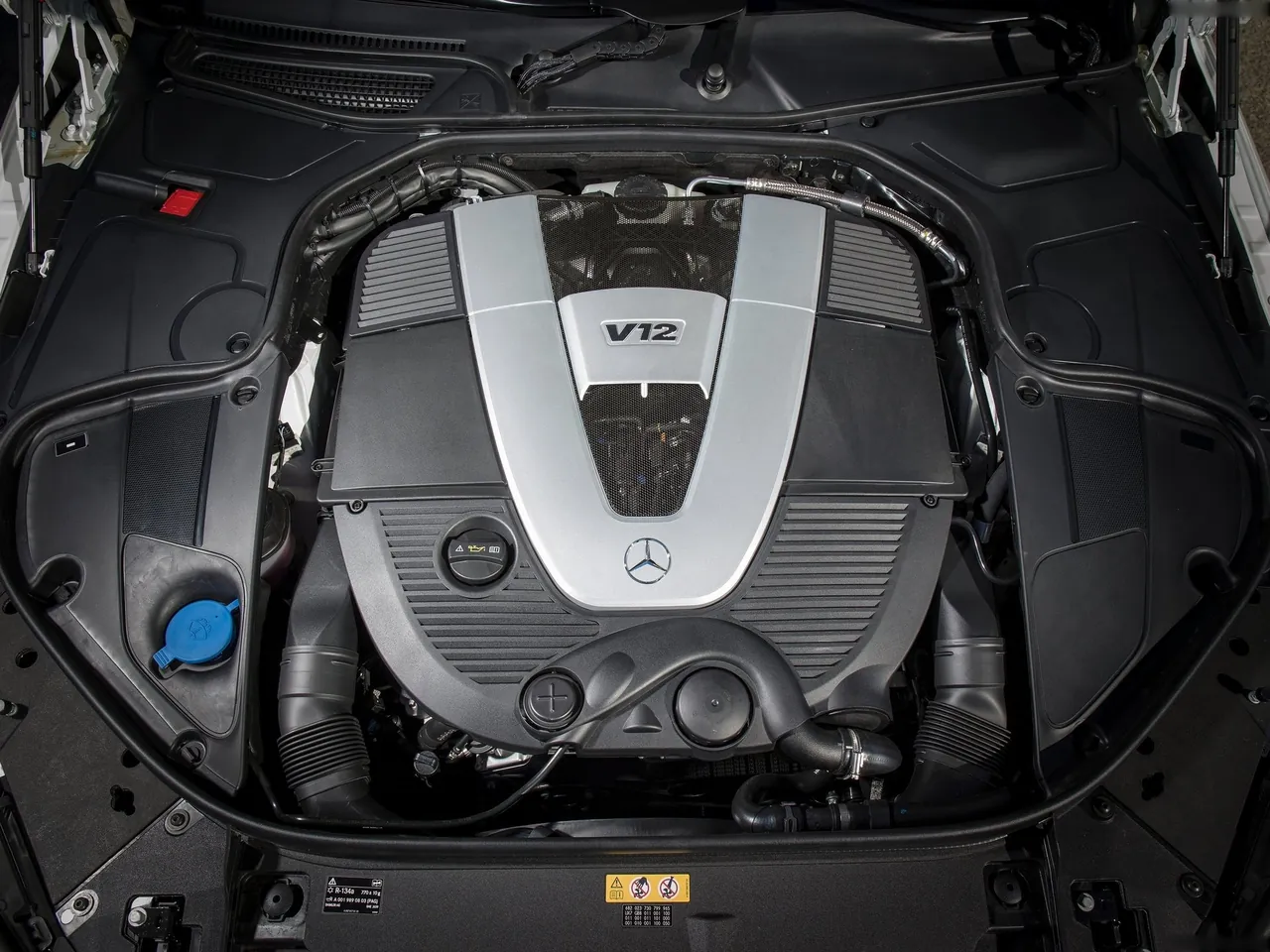 Mercedes-Benz S-Class Maybach (2016) - Engine Bay