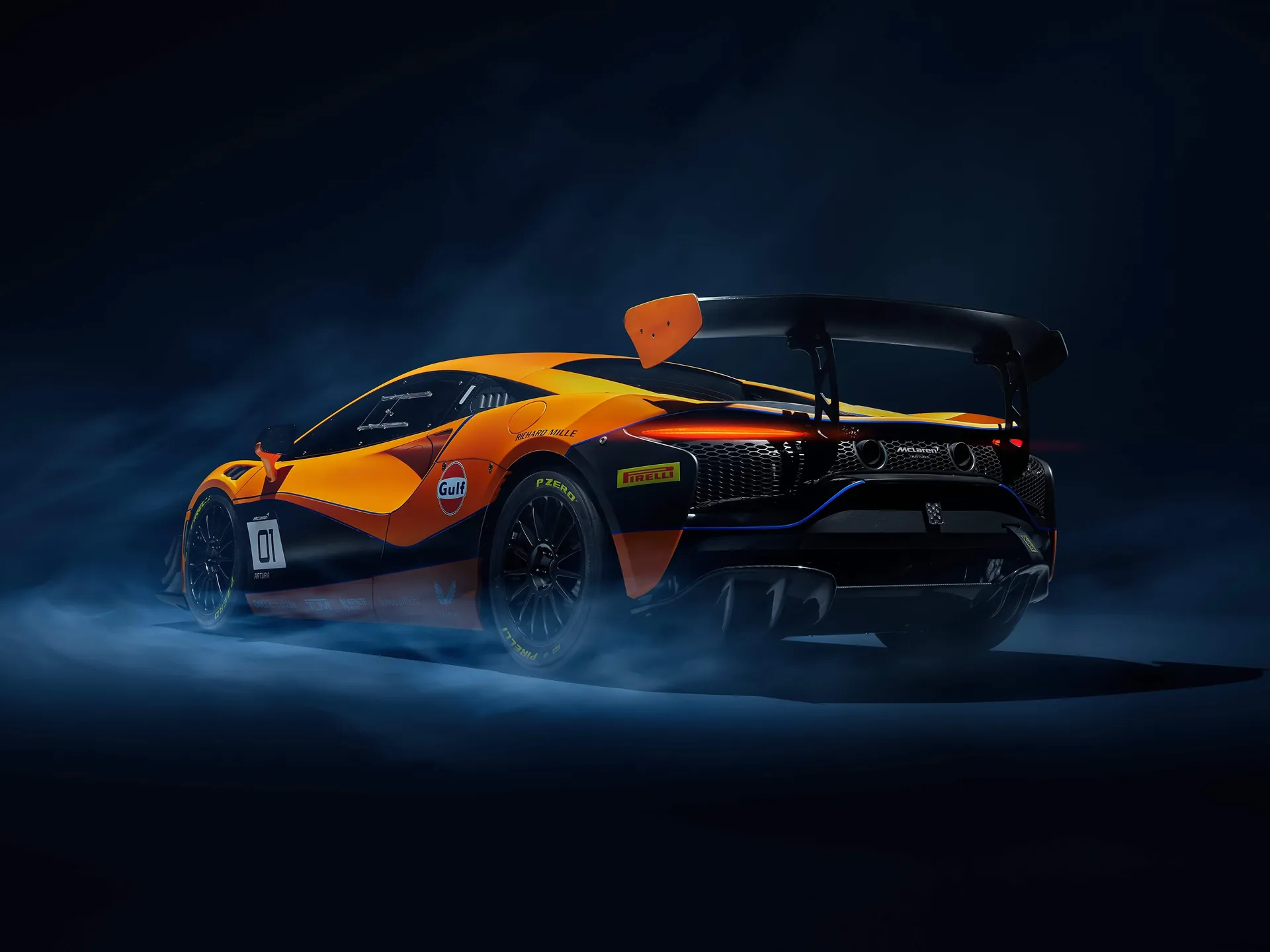 McLaren Artura Trophy Racecar (2023) – zadní tříčtvrteční pohled