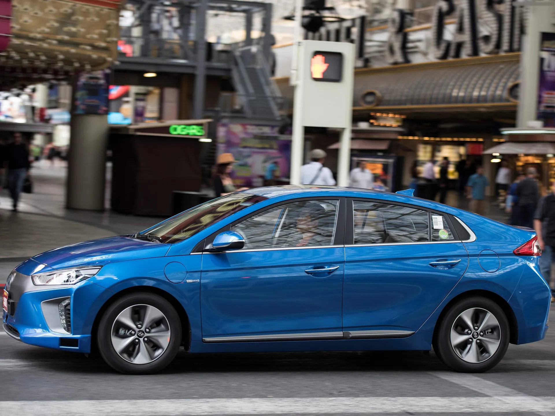 Hyundai Ioniq Autonomous Concept (2016) – boční profil