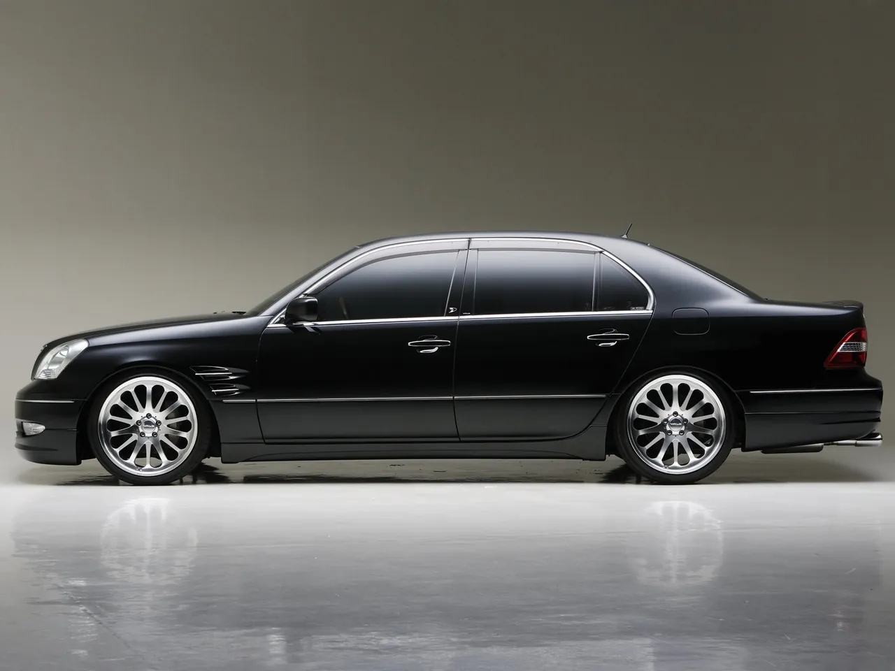 Wald Toyota Celsior (2001) – boční profil