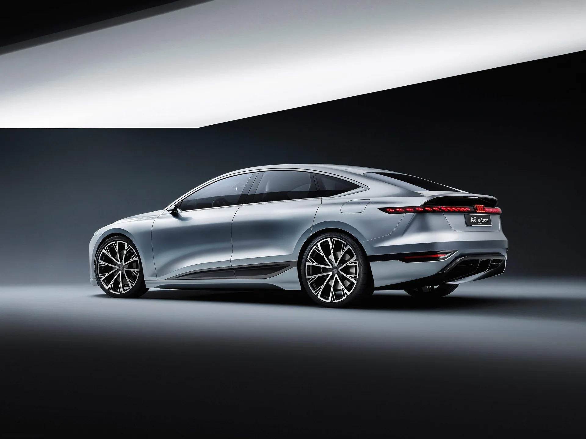 Audi A6 e-tron Concept (2021) – zadní tříčtvrteční pohled