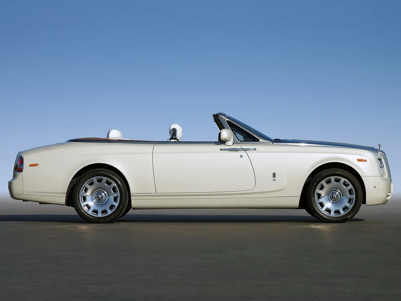 Rolls-Royce Phantom Drophead Coupe (2013) – boční profil