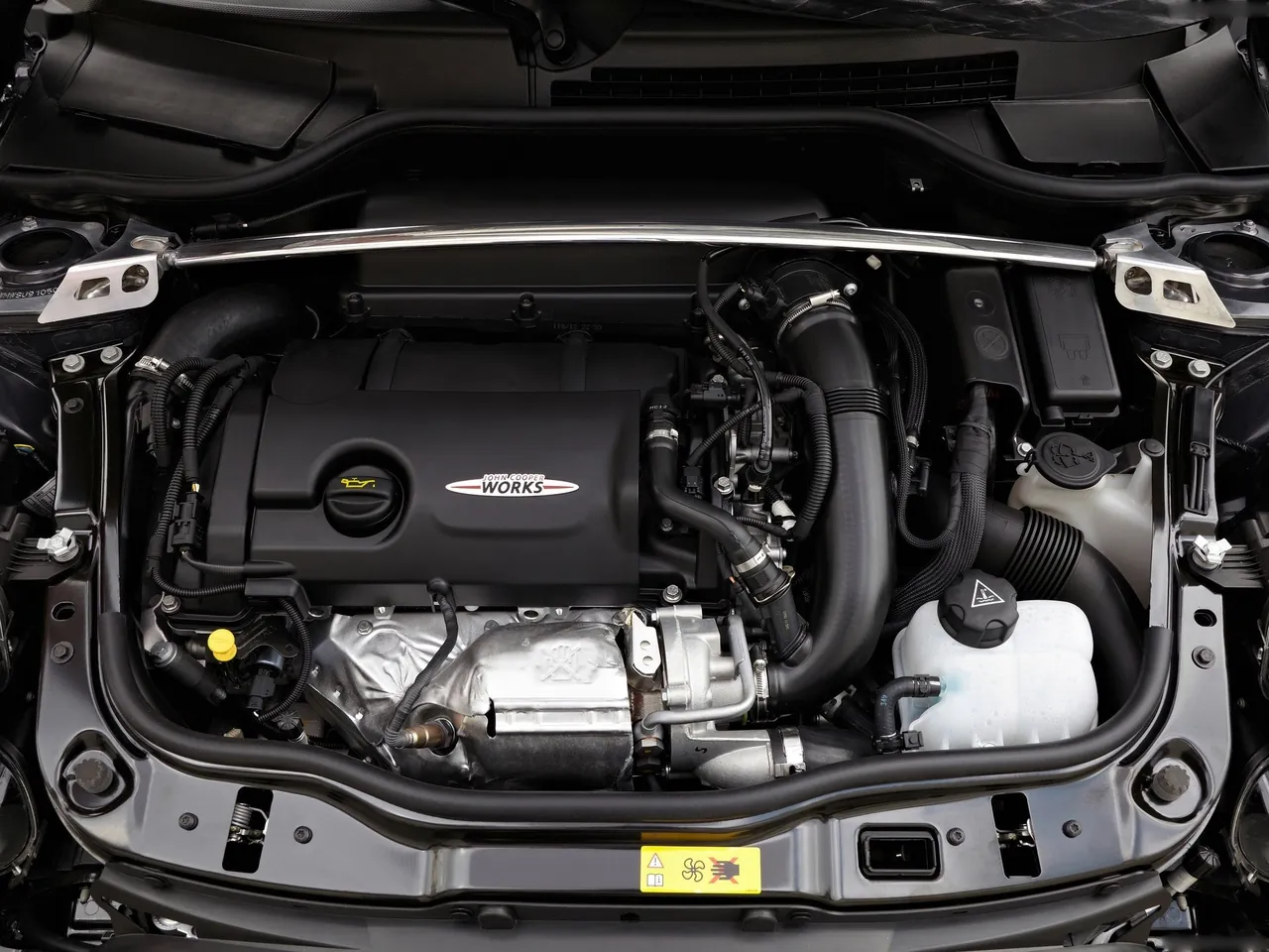 Mini John Cooper Works GP (2013) – motorový prostor